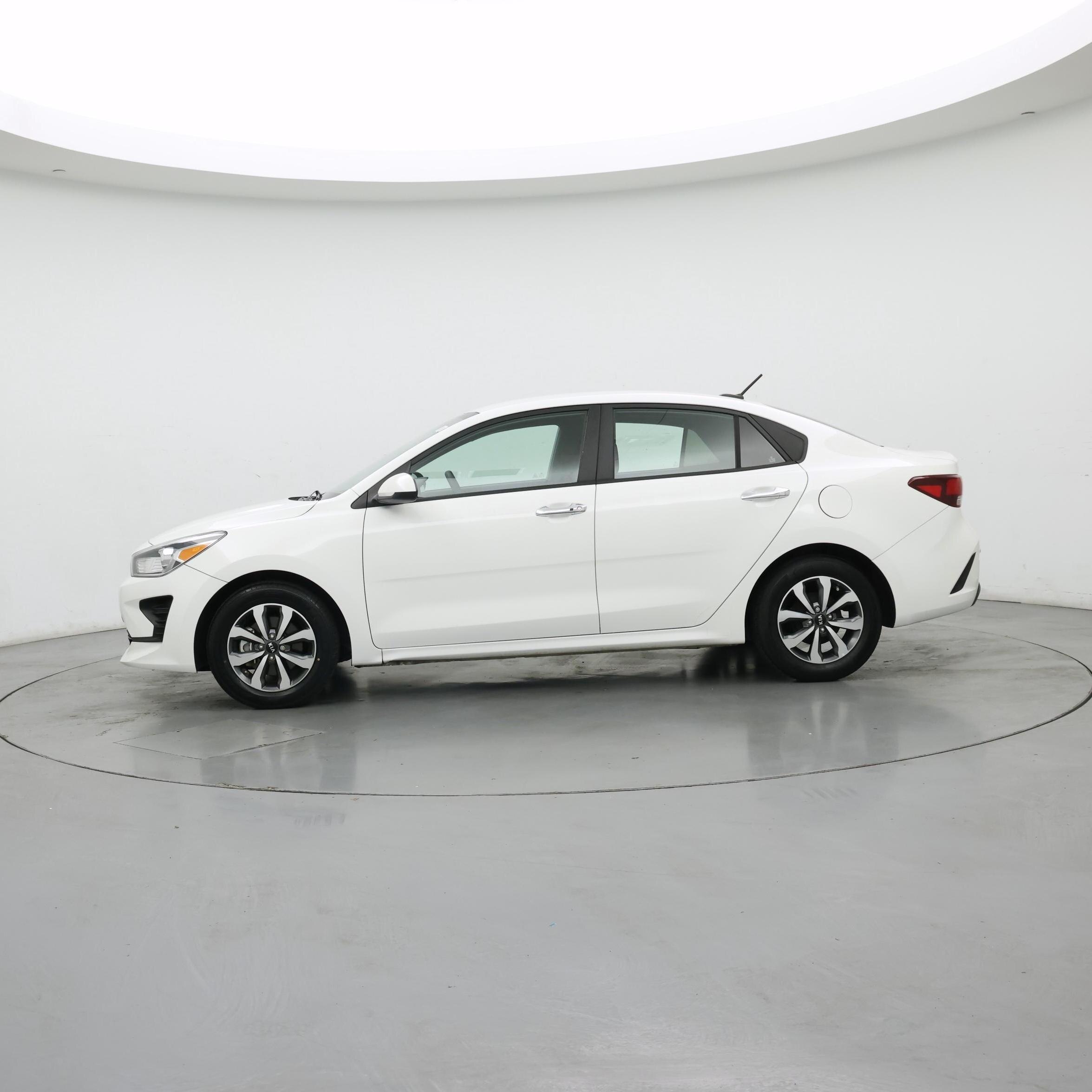 Thumbnail: 2021 Kia Rio - 3