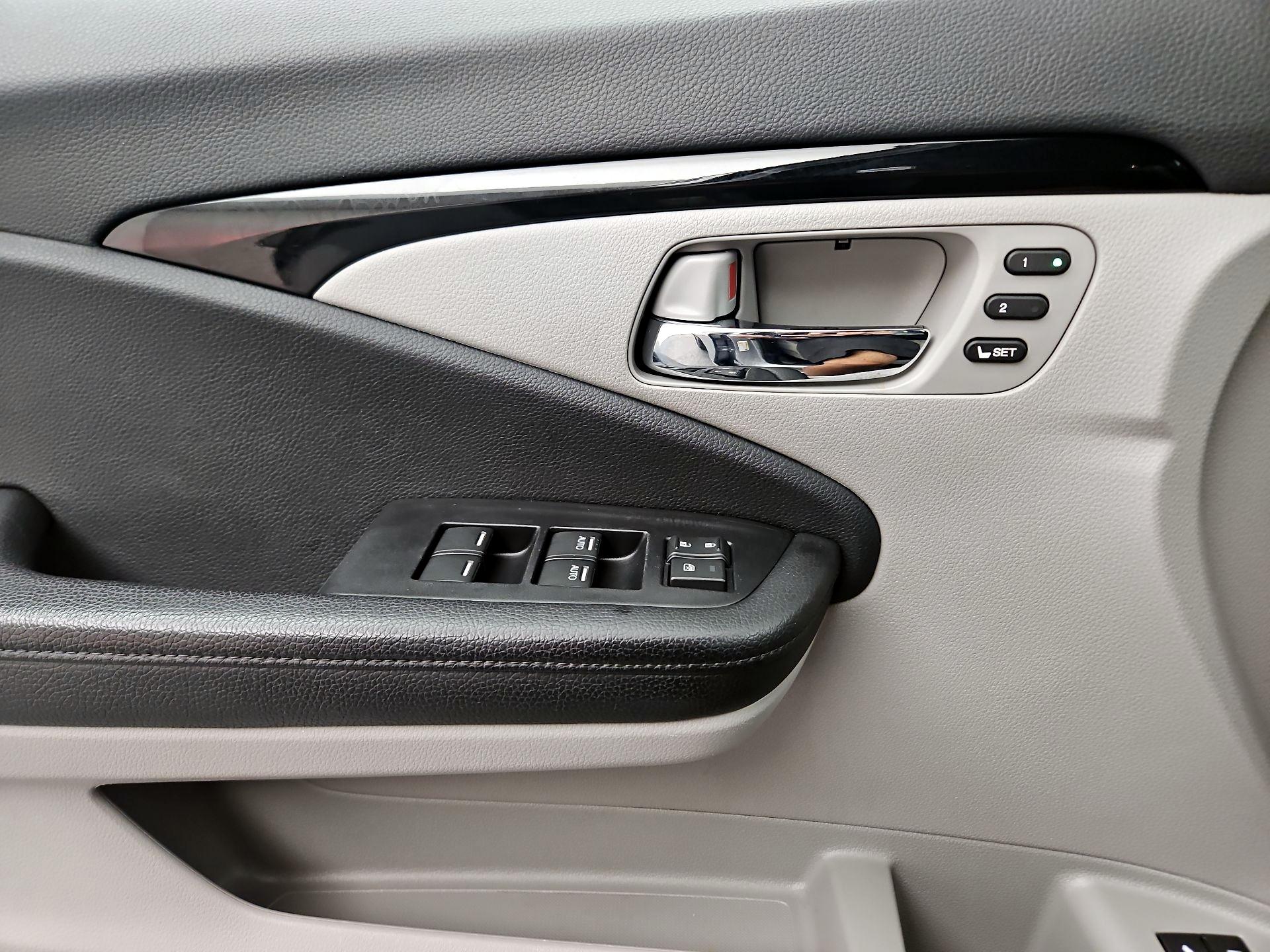 Thumbnail: 2020 Honda Pilot - 12