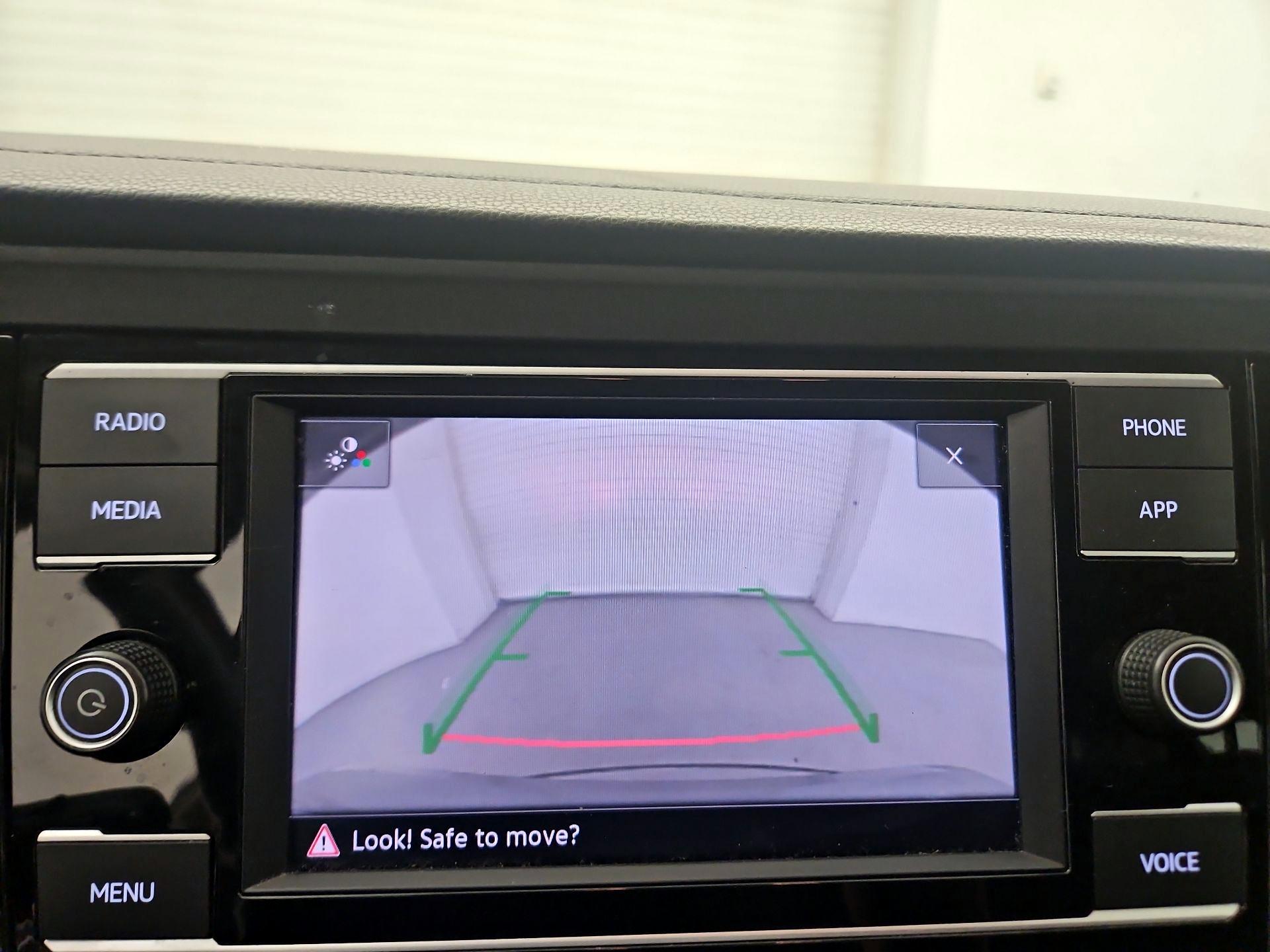 Thumbnail: 2021 Volkswagen Jetta - 14