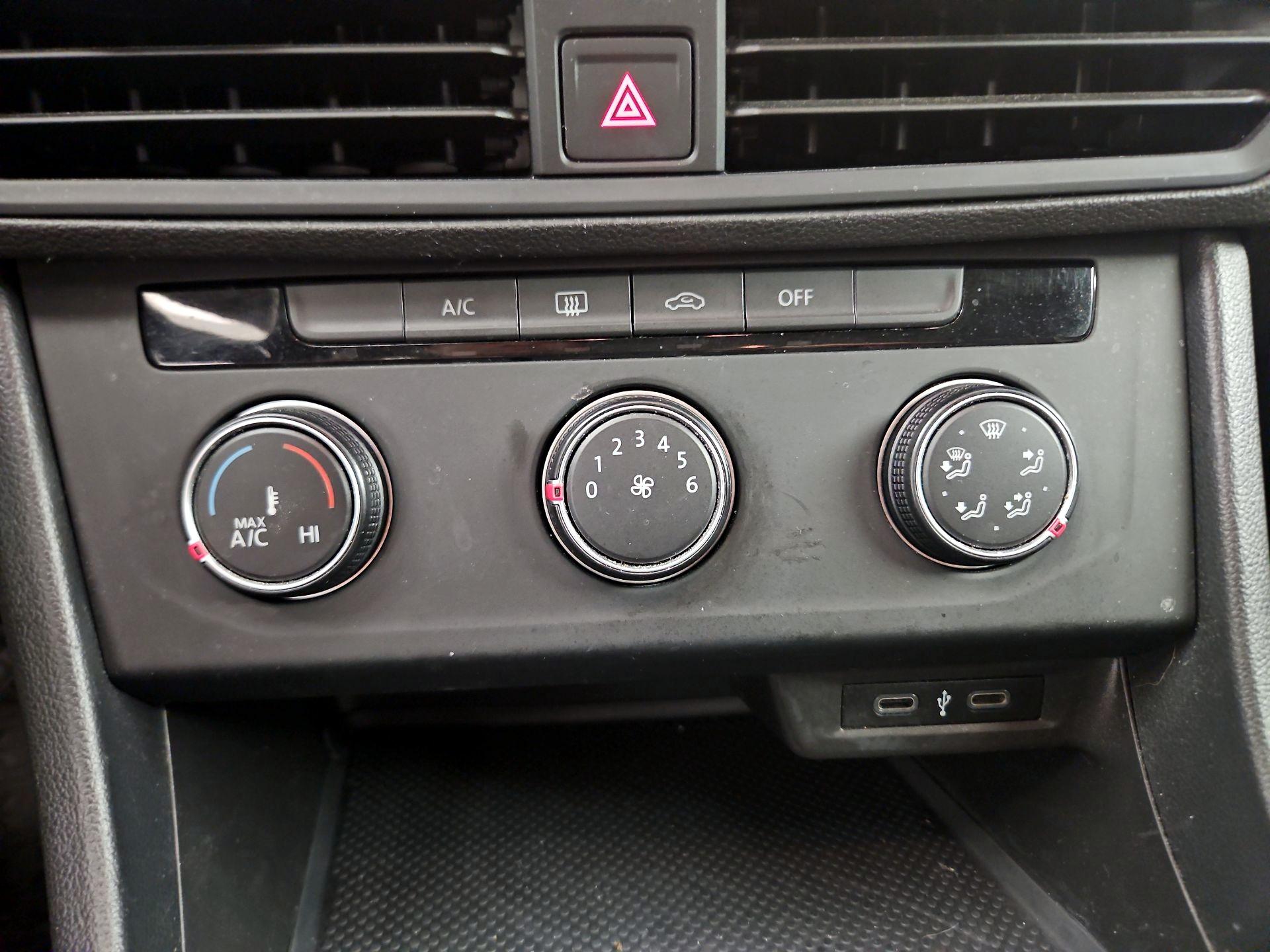 Thumbnail: 2021 Volkswagen Jetta - 16