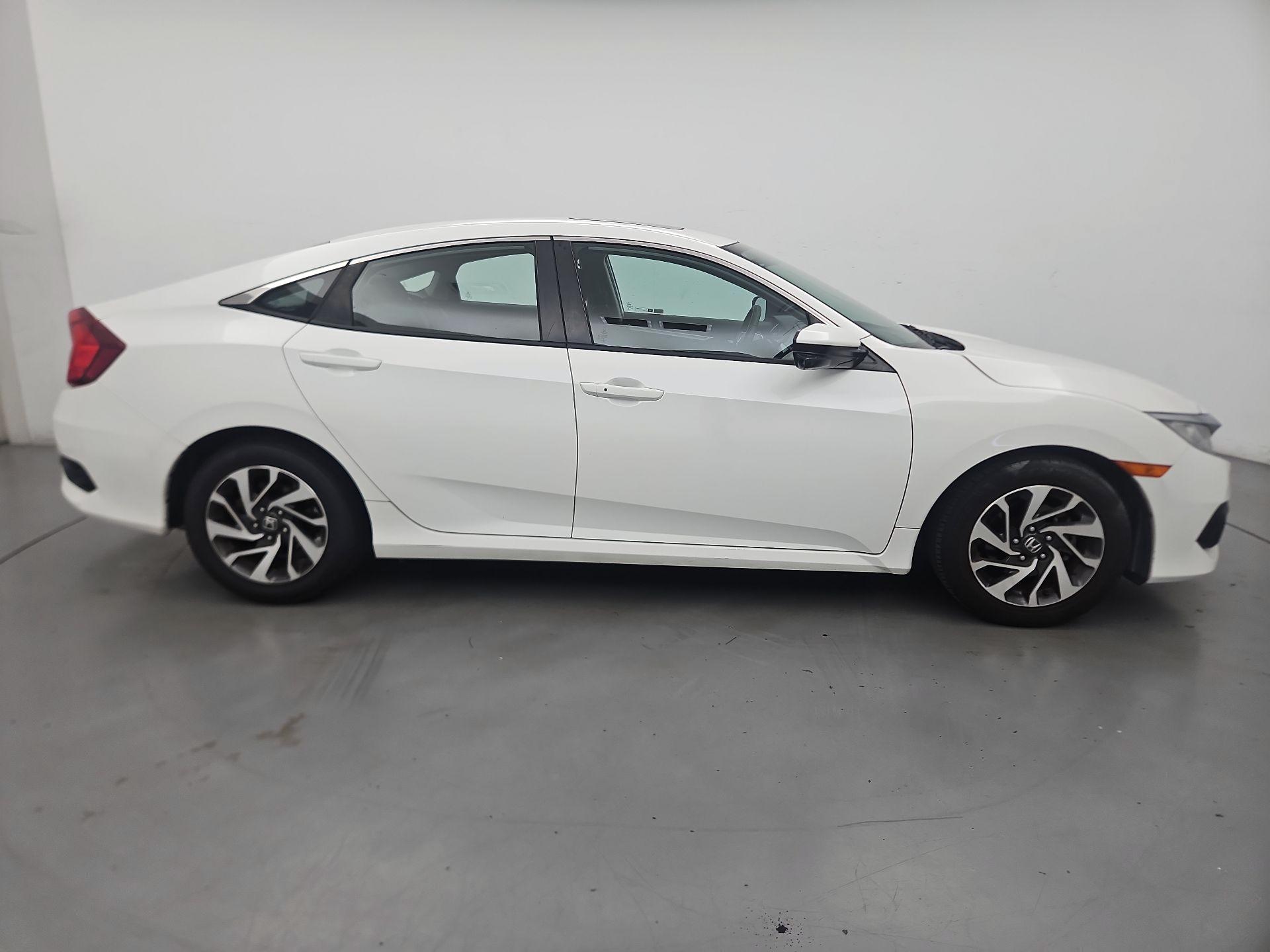 Thumbnail: 2016 Honda Civic - 4