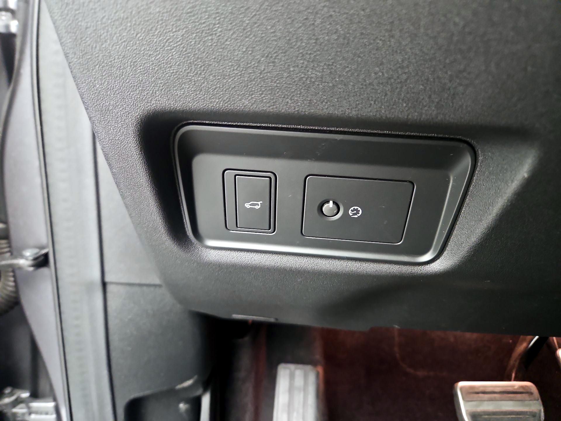 Thumbnail: 2021 Jaguar E-Pace - 13