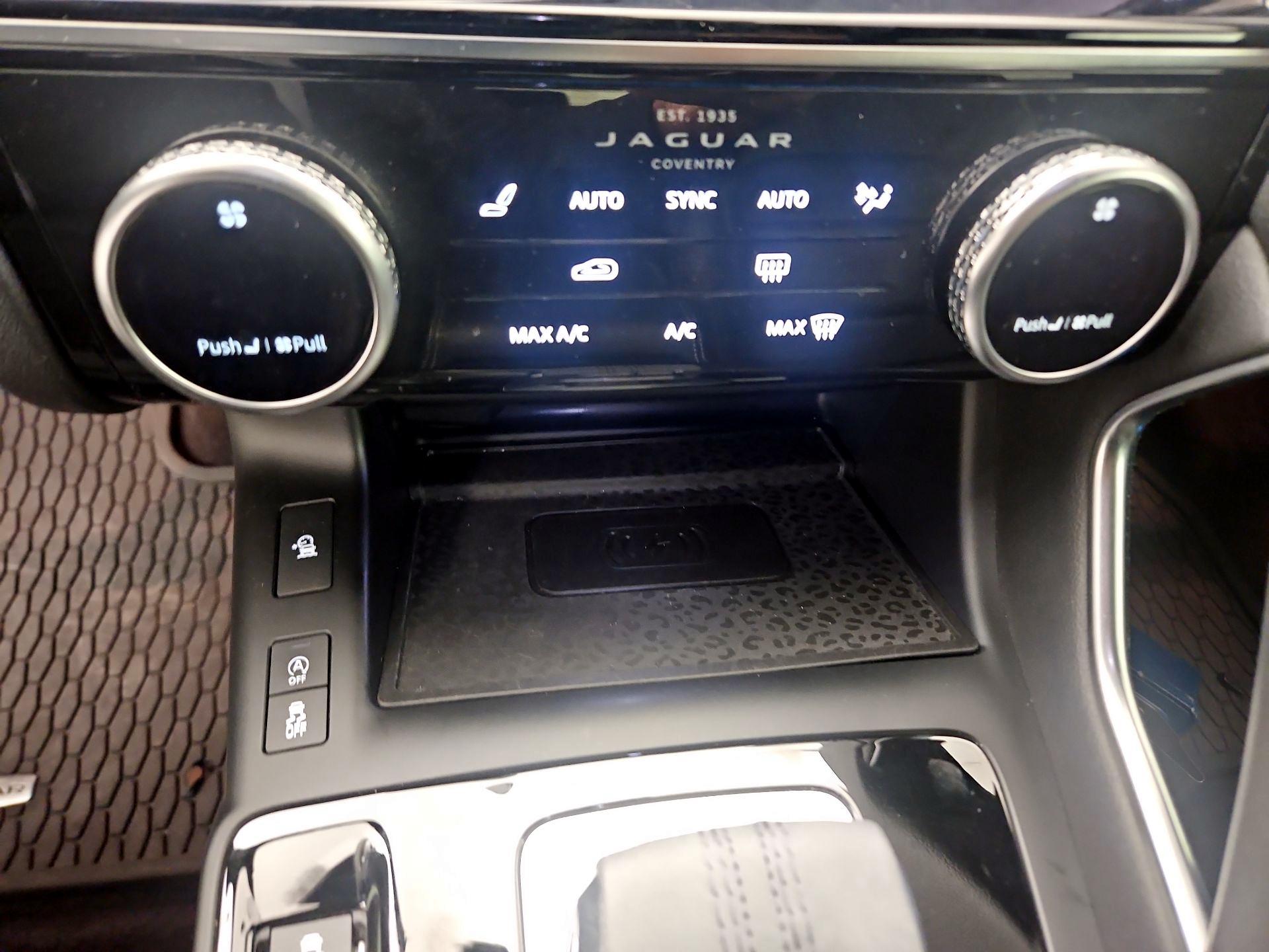 Thumbnail: 2021 Jaguar E-Pace - 16