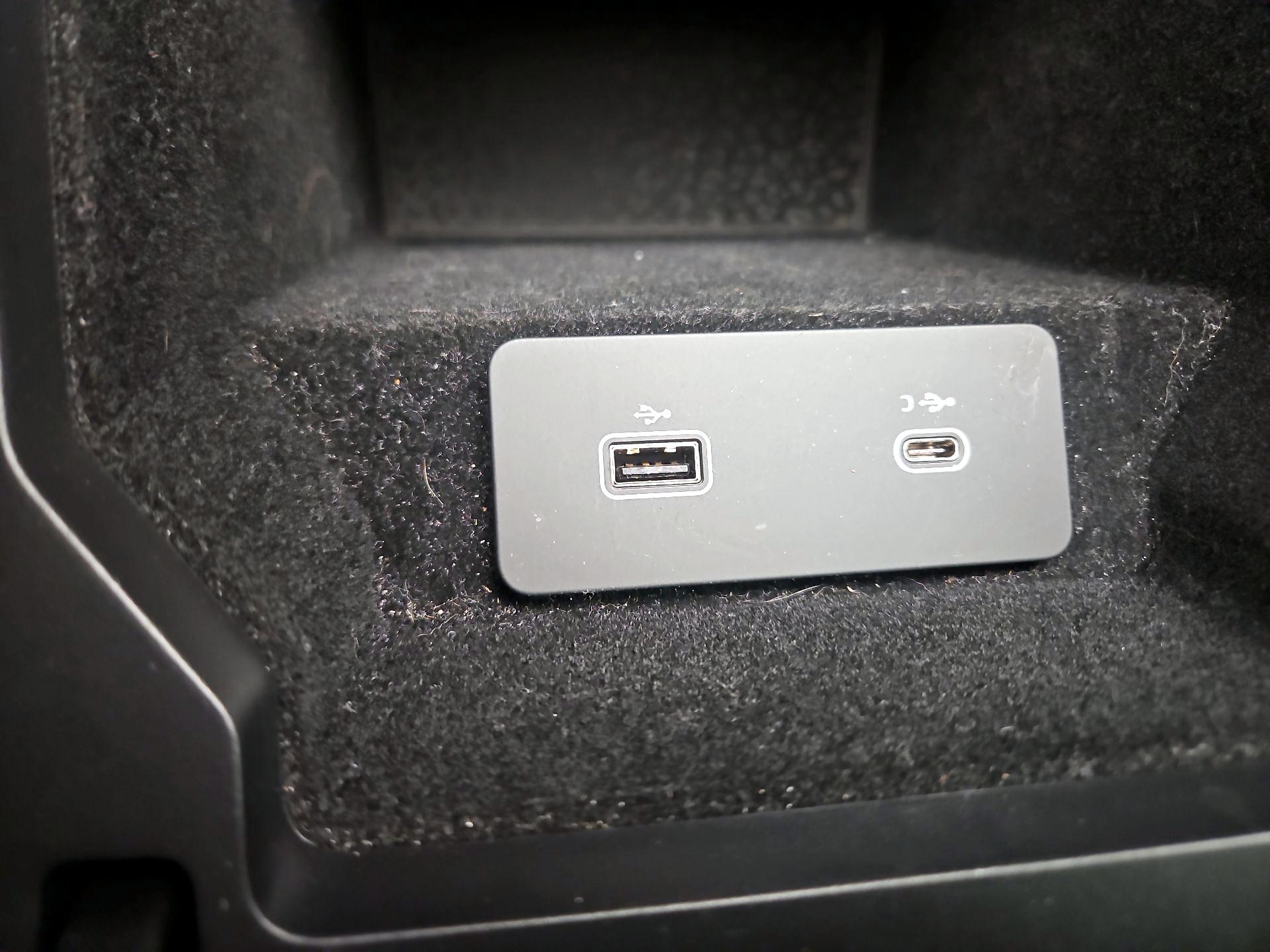 Thumbnail: 2021 Jaguar E-Pace - 18