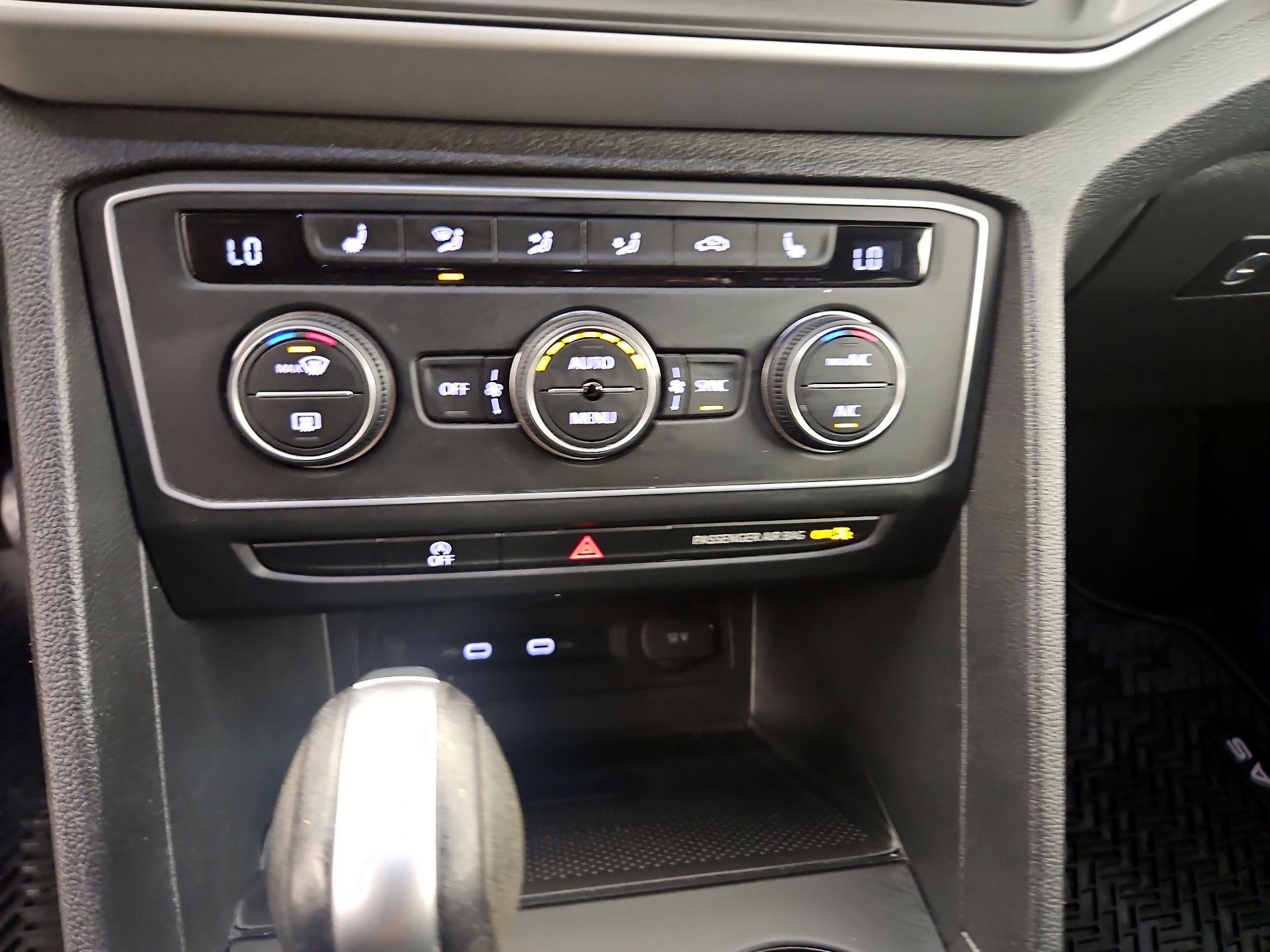 Thumbnail: 2021 Volkswagen Atlas - 16