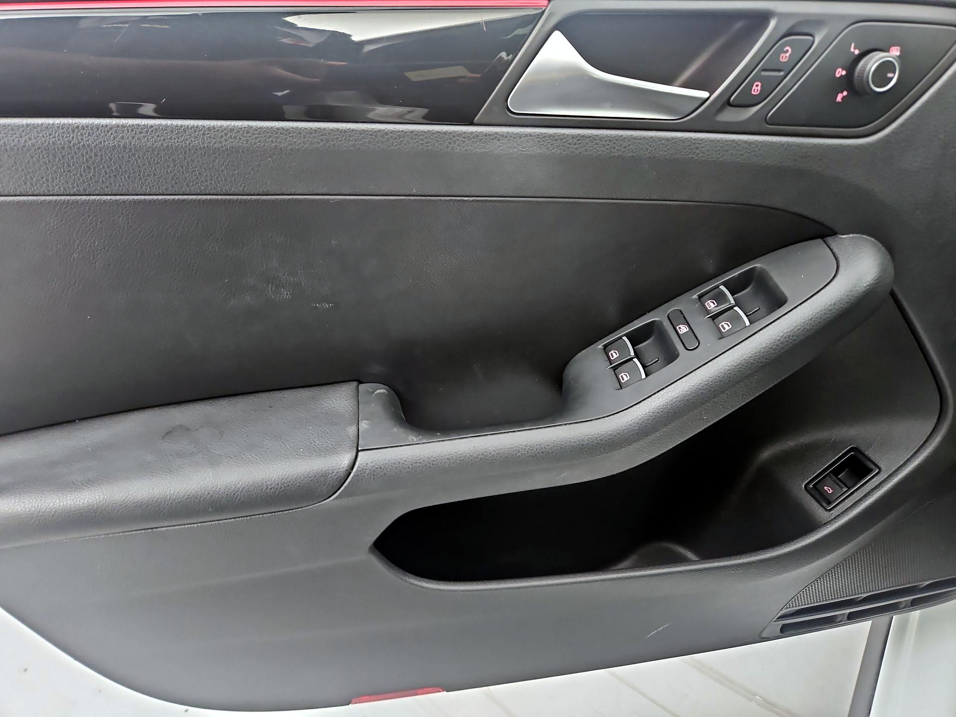Thumbnail: 2015 Volkswagen Jetta - 12