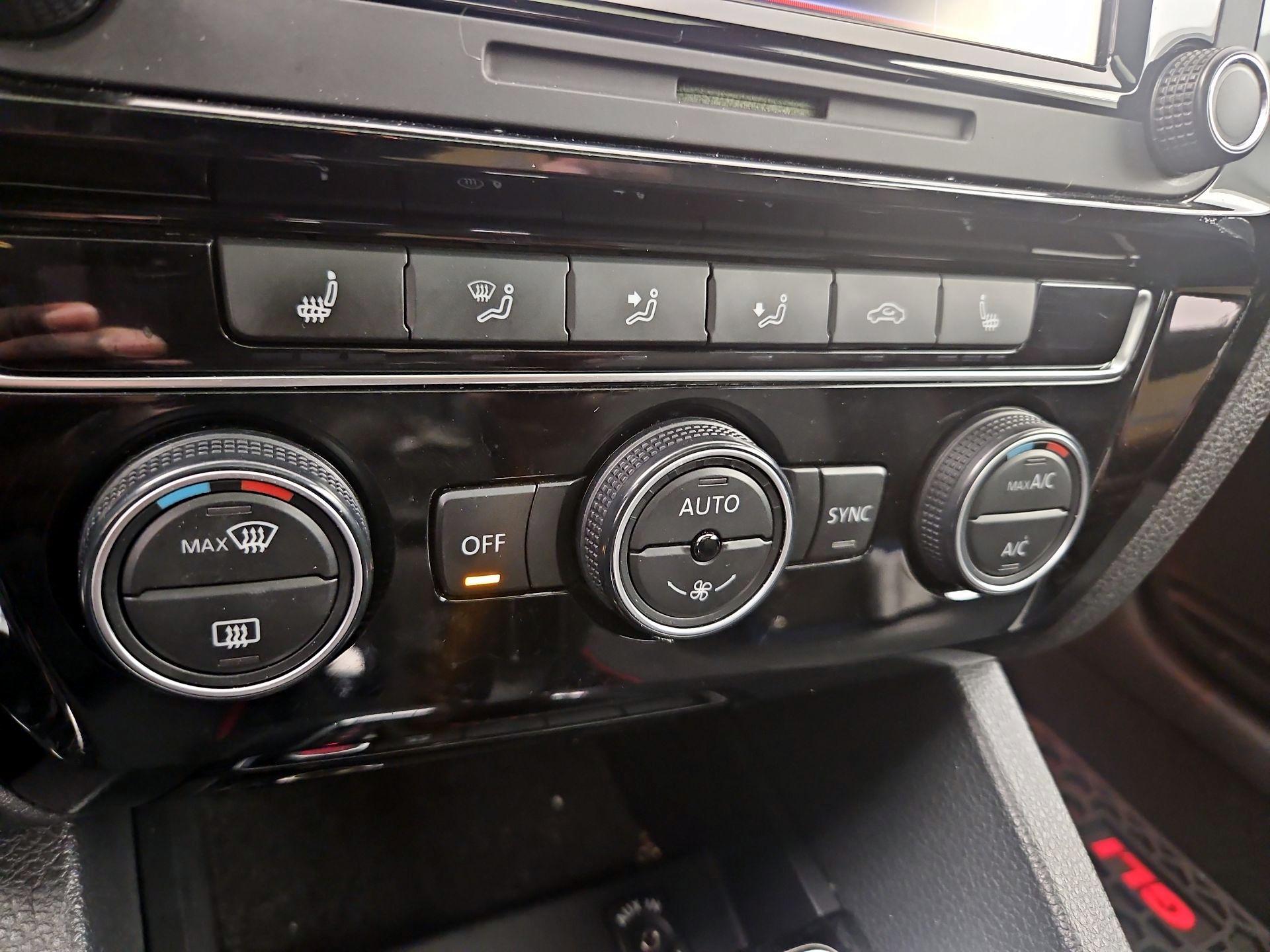Thumbnail: 2015 Volkswagen Jetta - 17