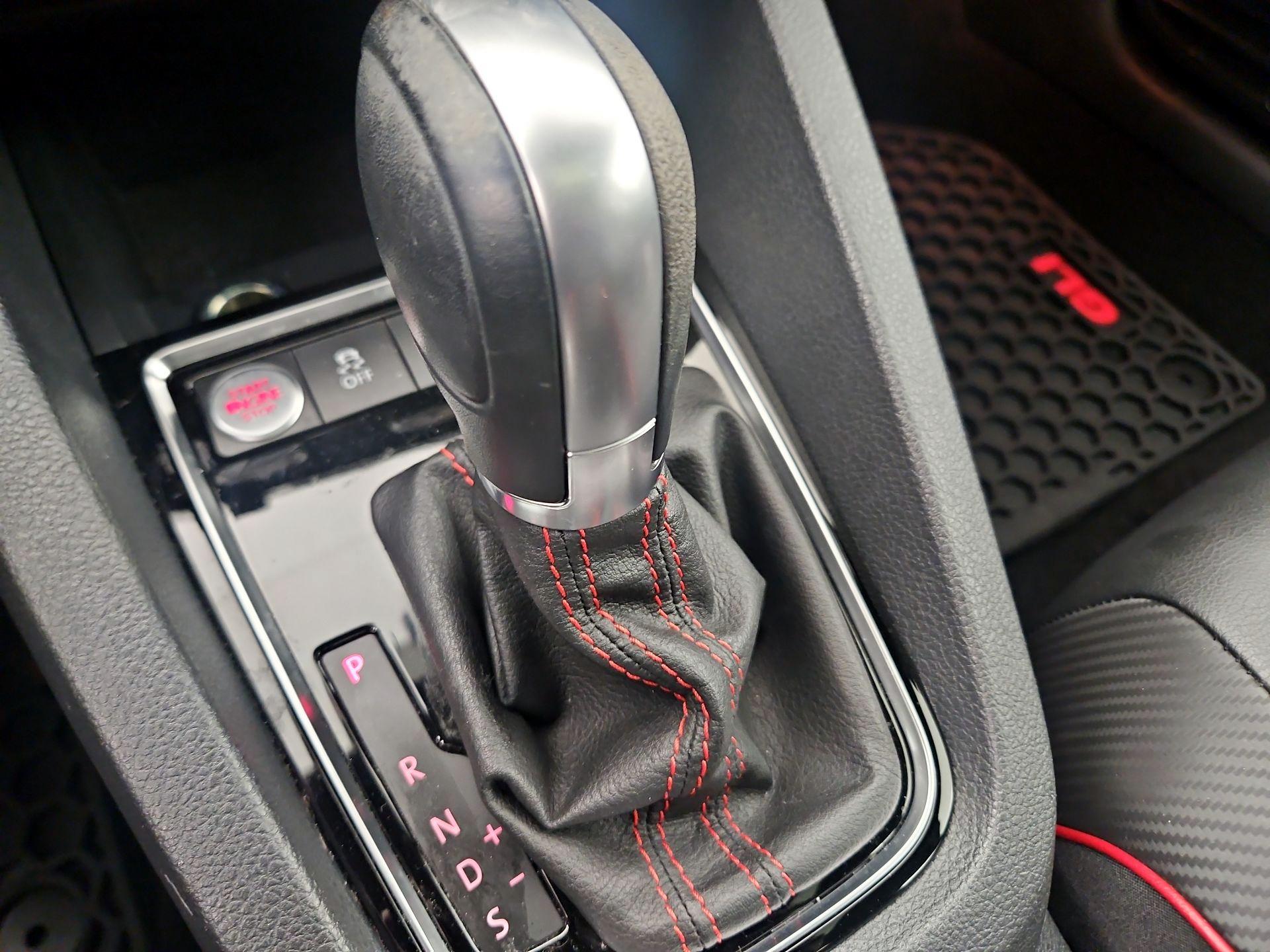 Thumbnail: 2015 Volkswagen Jetta - 18