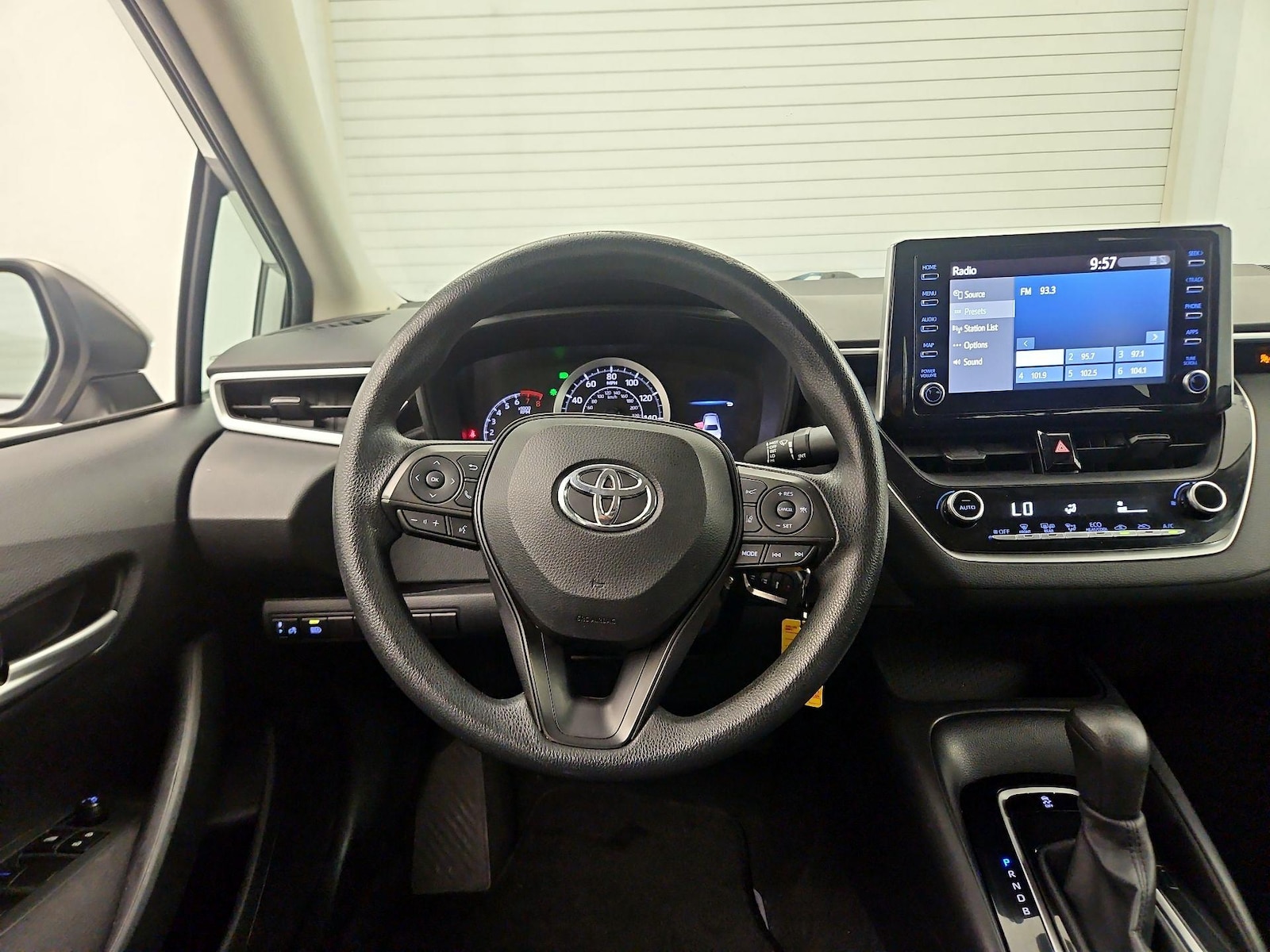 2020 Toyota Corolla LE - Photo 11