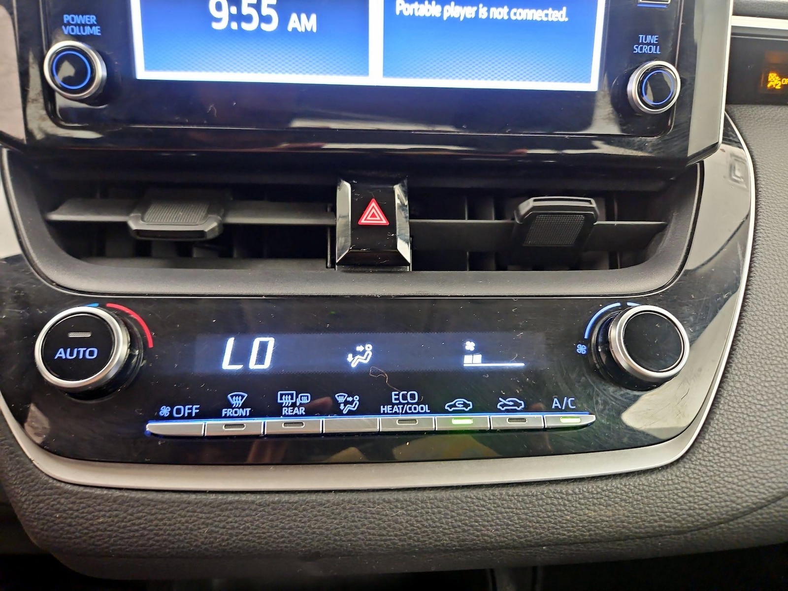2020 Toyota Corolla LE - Photo 17