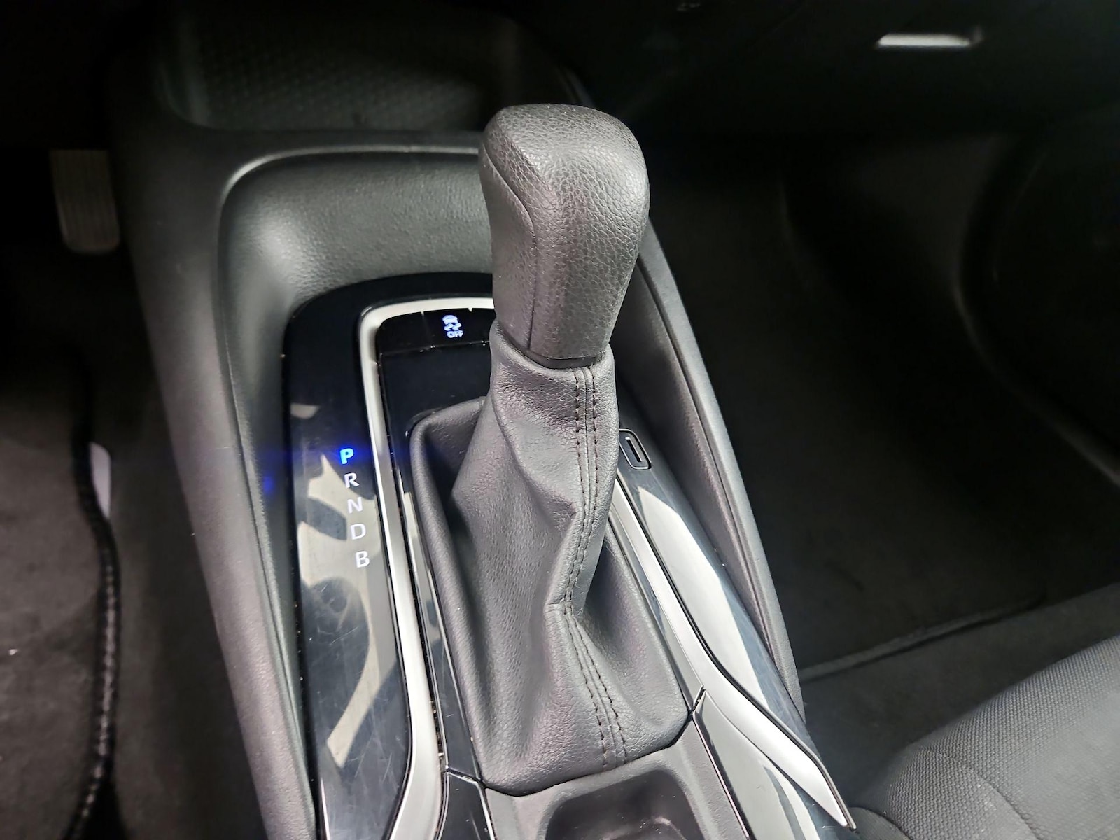 2020 Toyota Corolla LE - Photo 18
