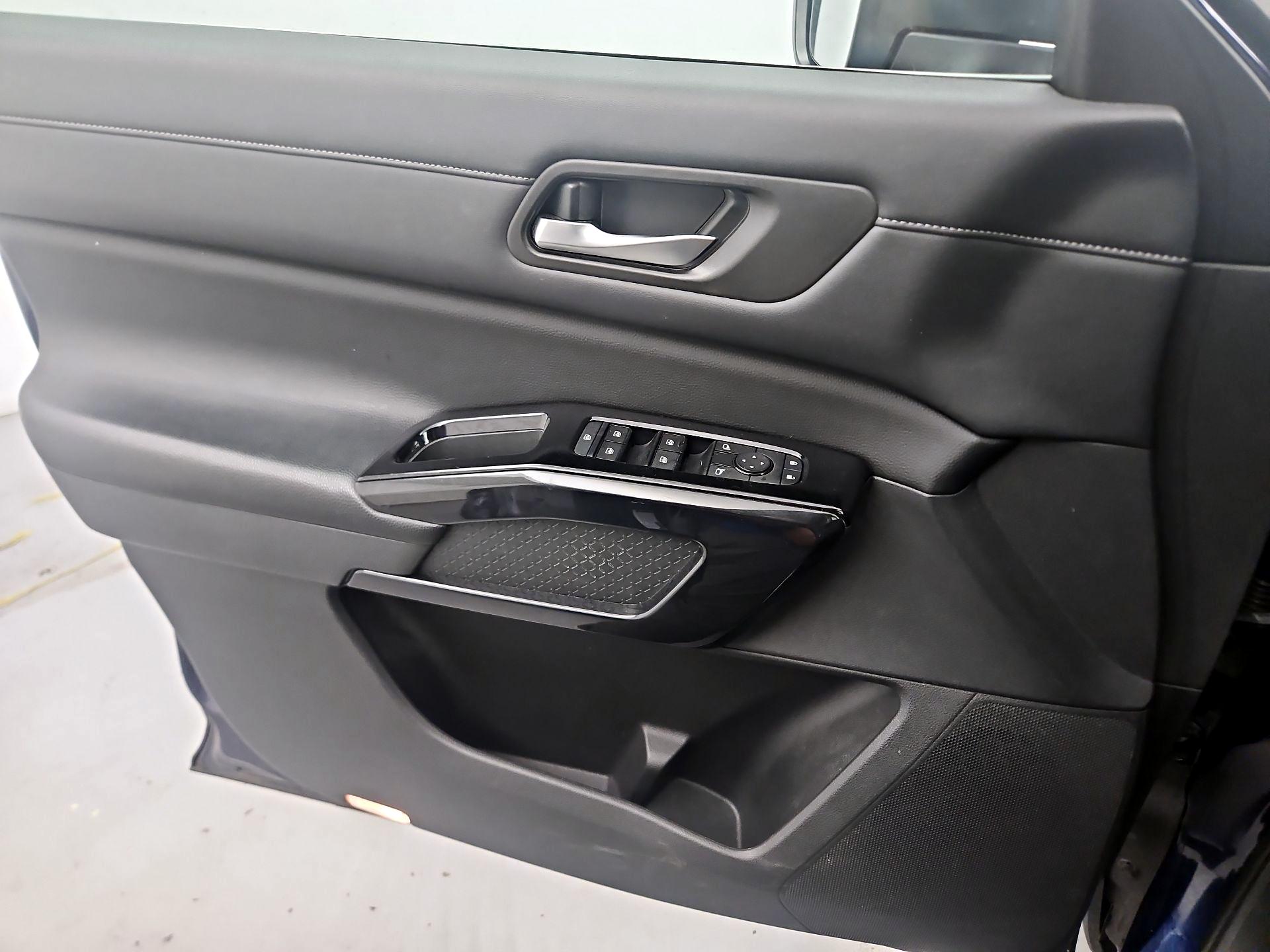 Thumbnail: 2022 Nissan Pathfinder - 12