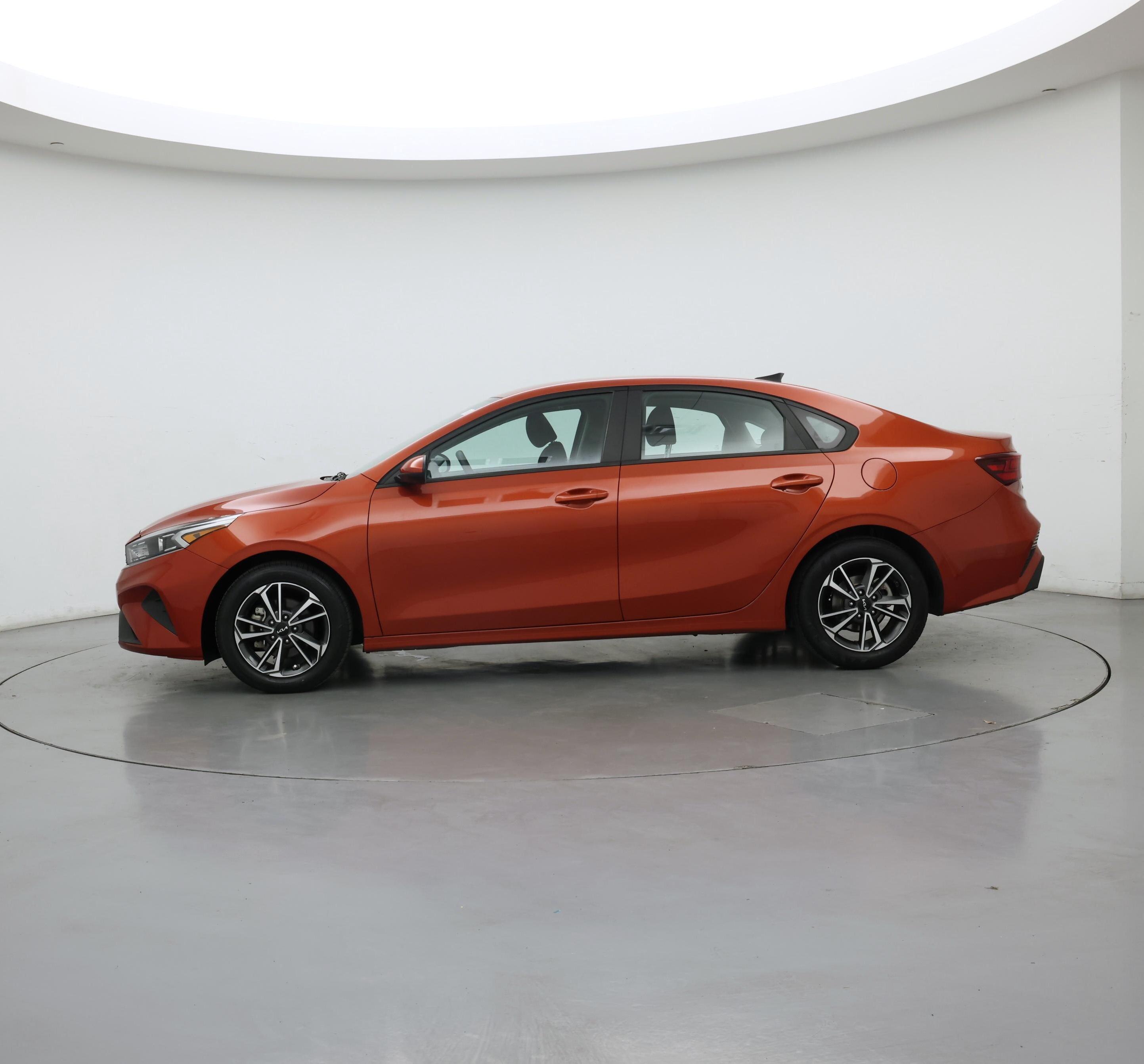 Thumbnail: 2023 Kia Forte - 3