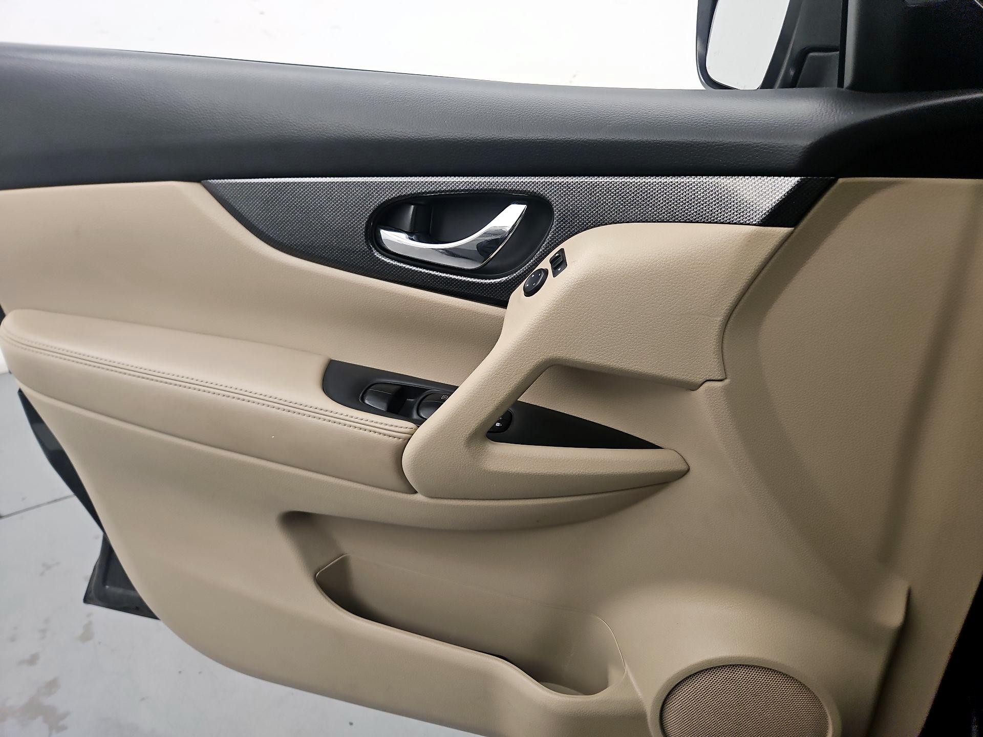 Thumbnail: 2015 Nissan Rogue - 12