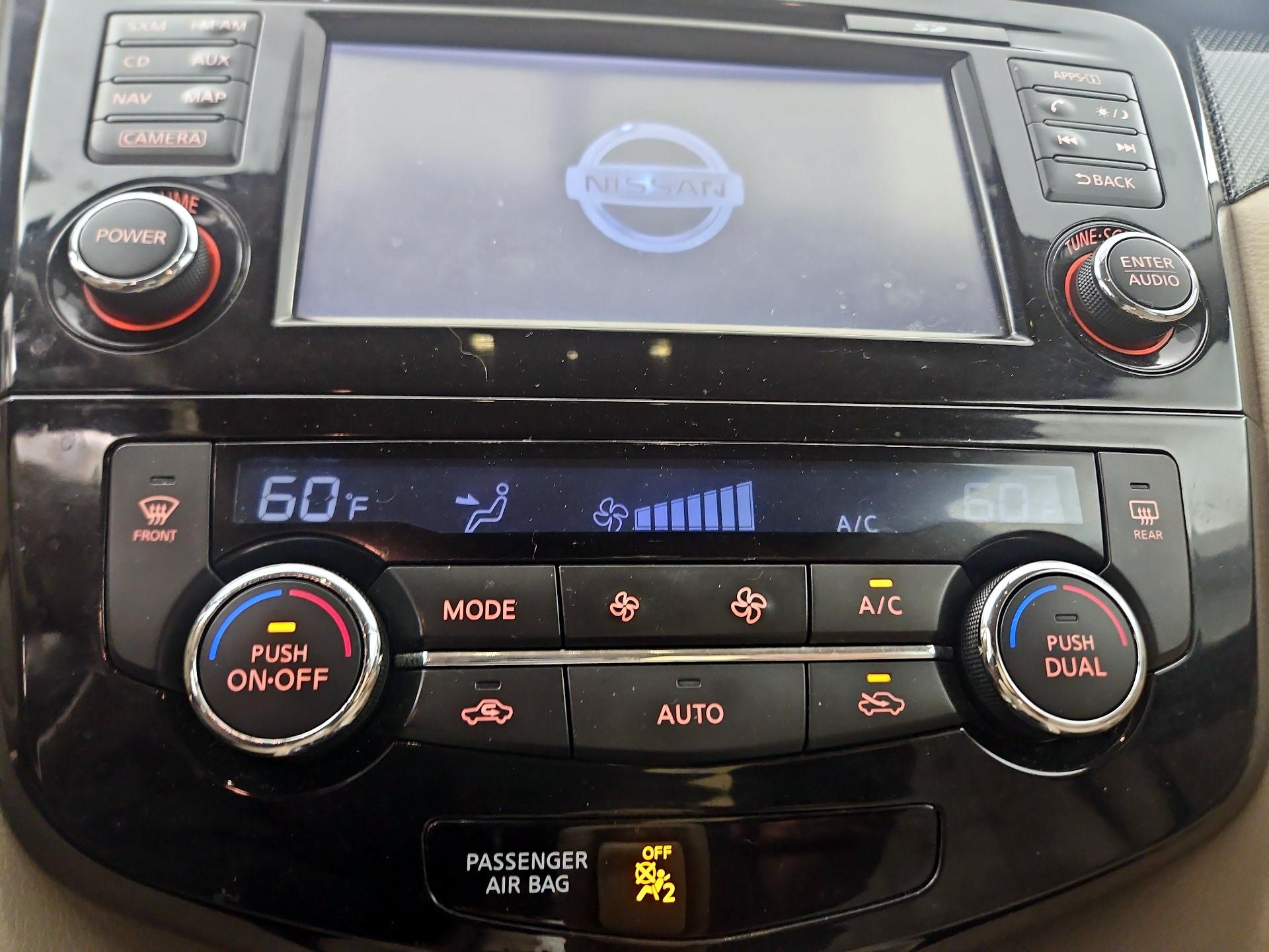 Thumbnail: 2015 Nissan Rogue - 17