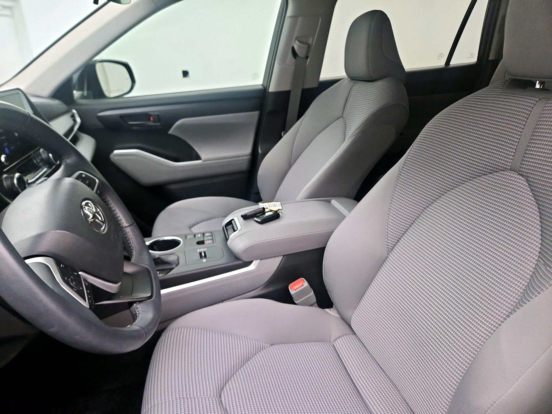 Thumbnail: 2023 Toyota Highlander - 11