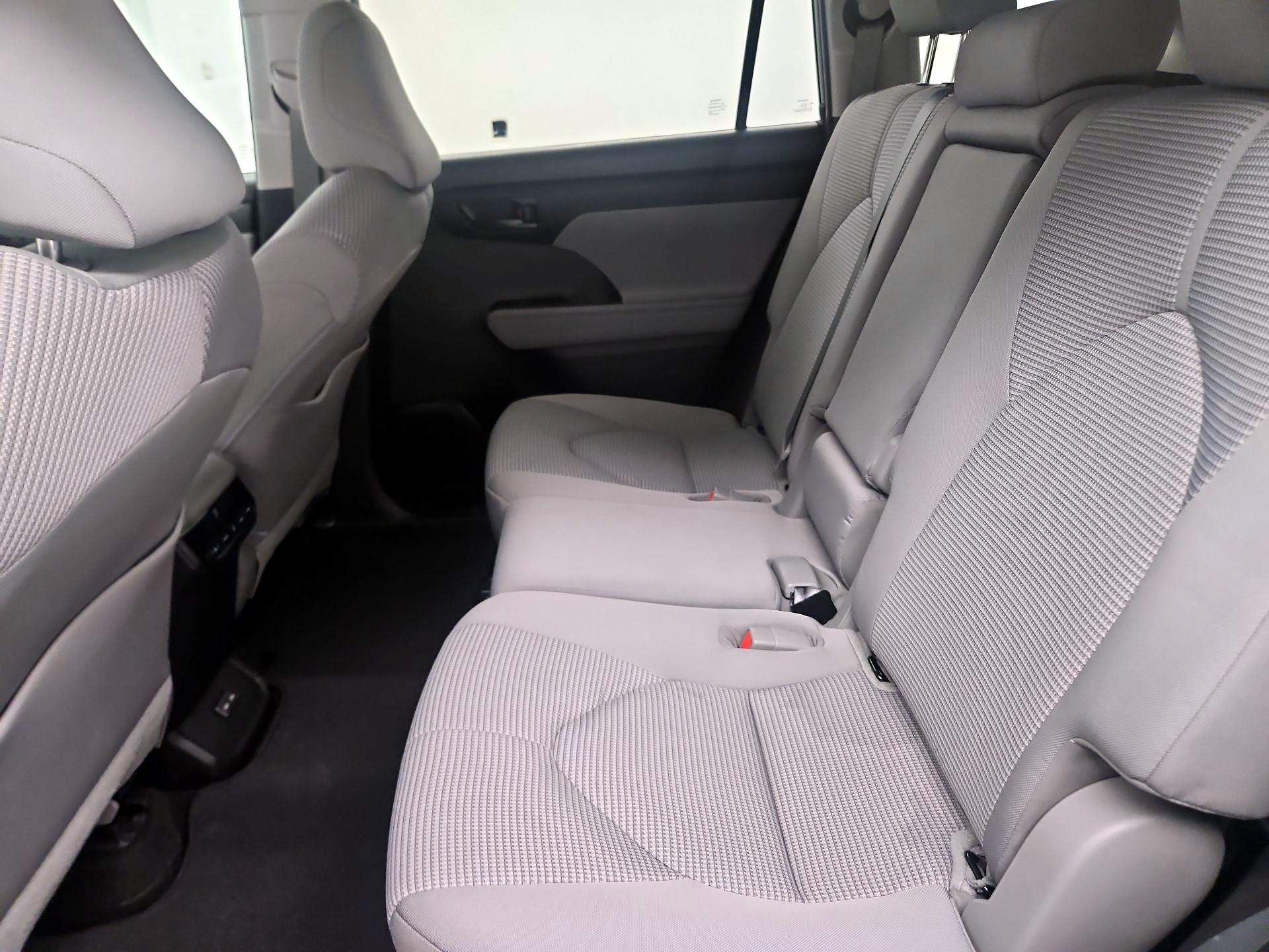 Thumbnail: 2023 Toyota Highlander - 18