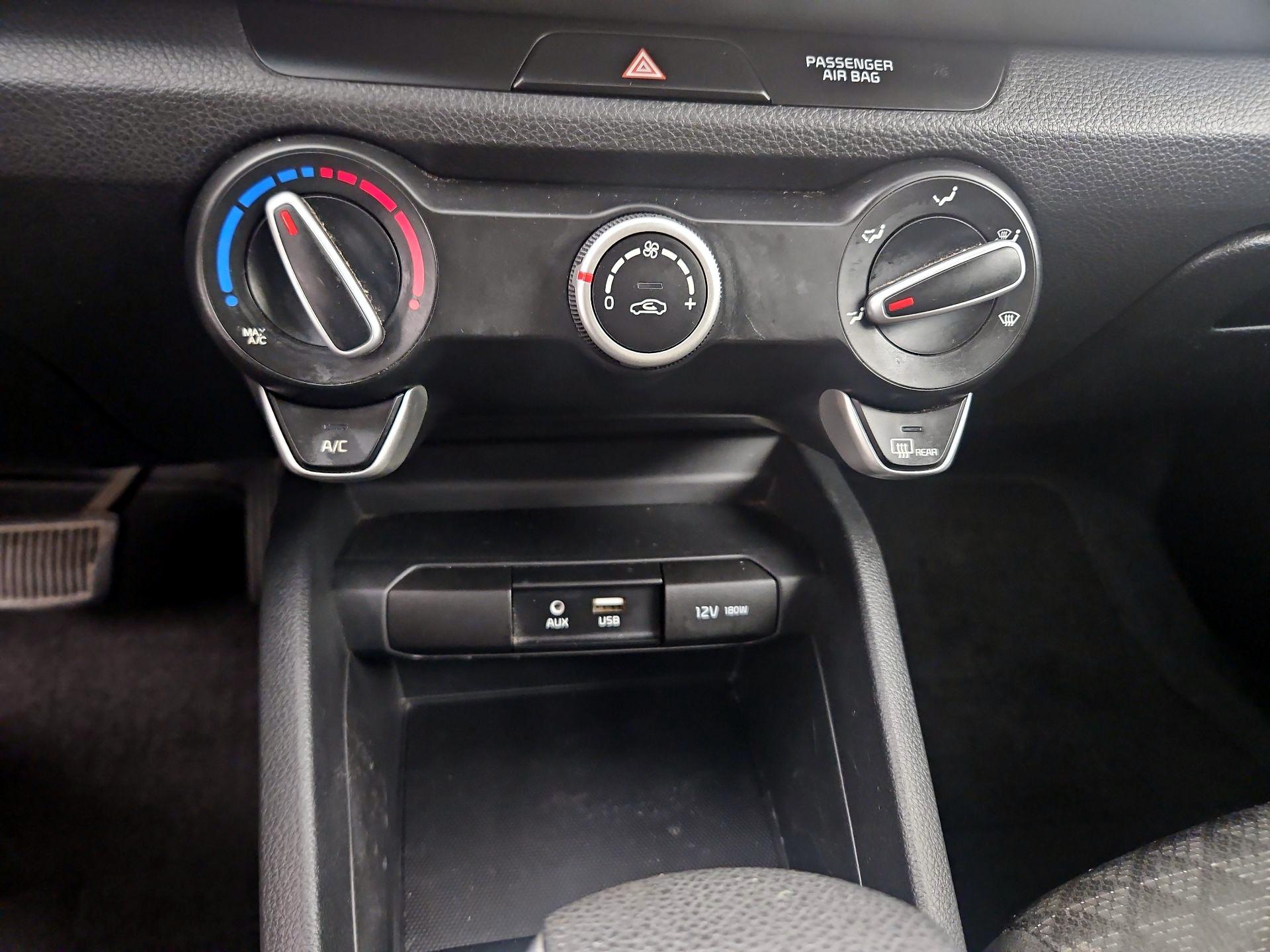 Thumbnail: 2020 Kia Rio - 16