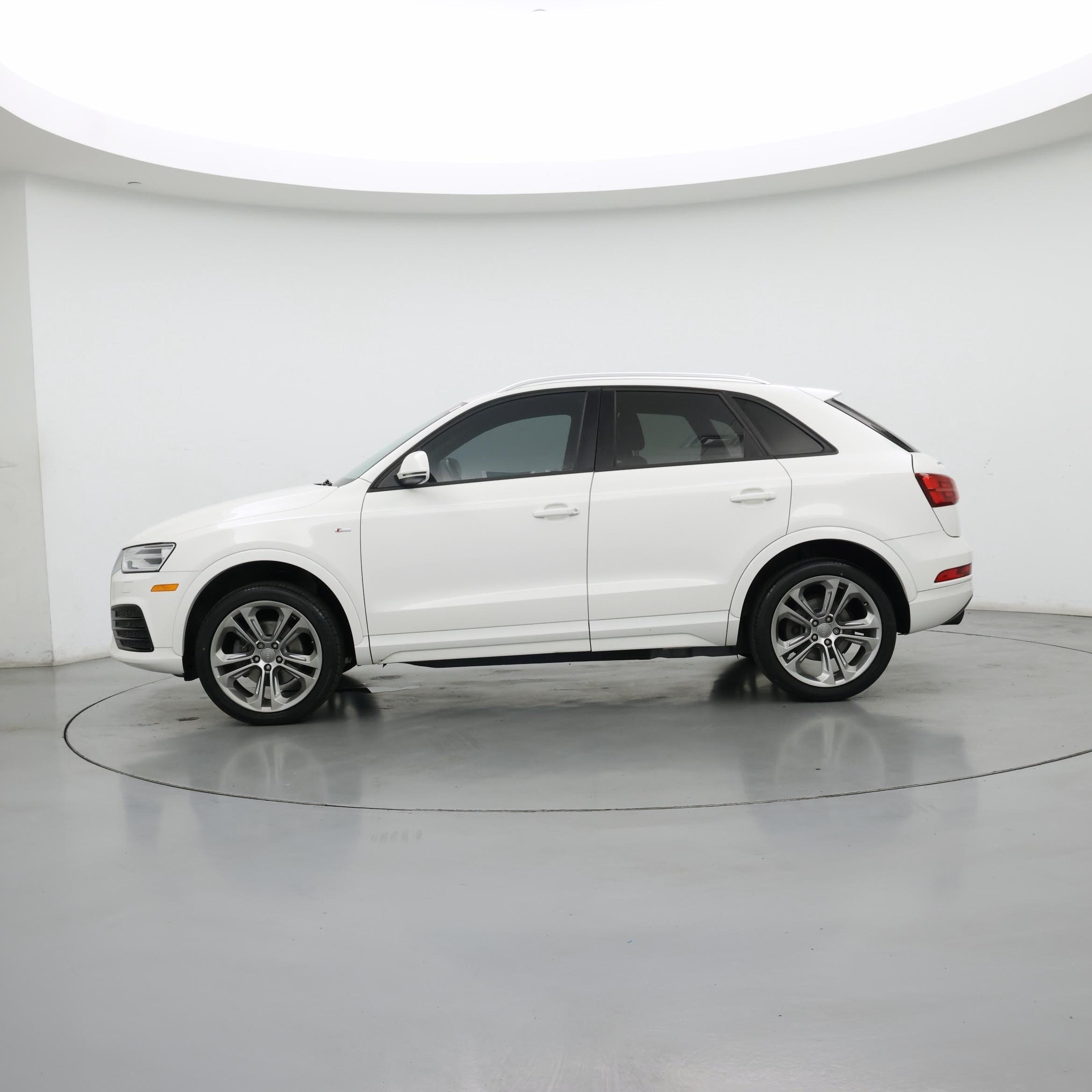 Thumbnail: 2018 Audi Q3 - 3