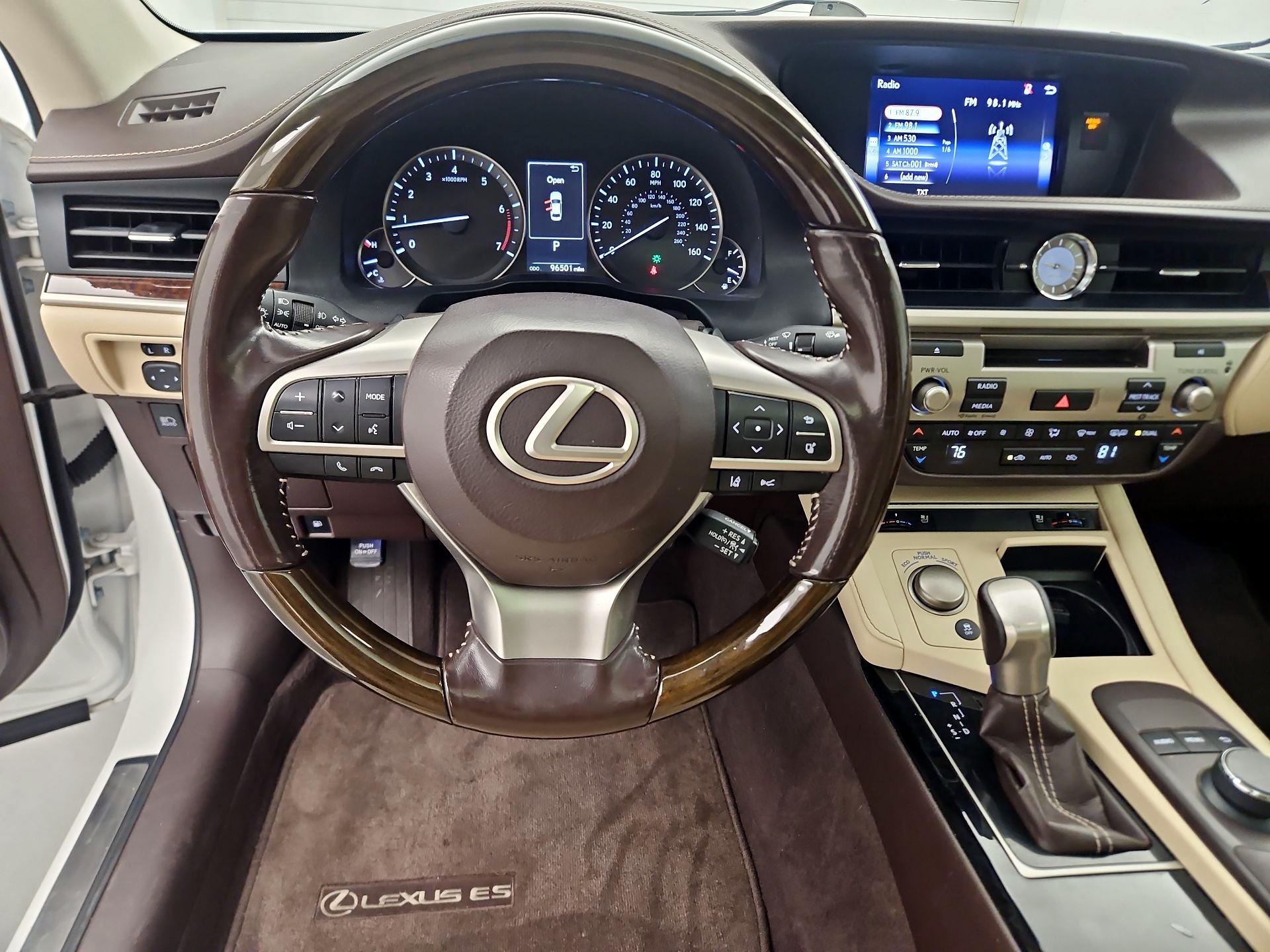 Thumbnail: 2017 Lexus ES - 10