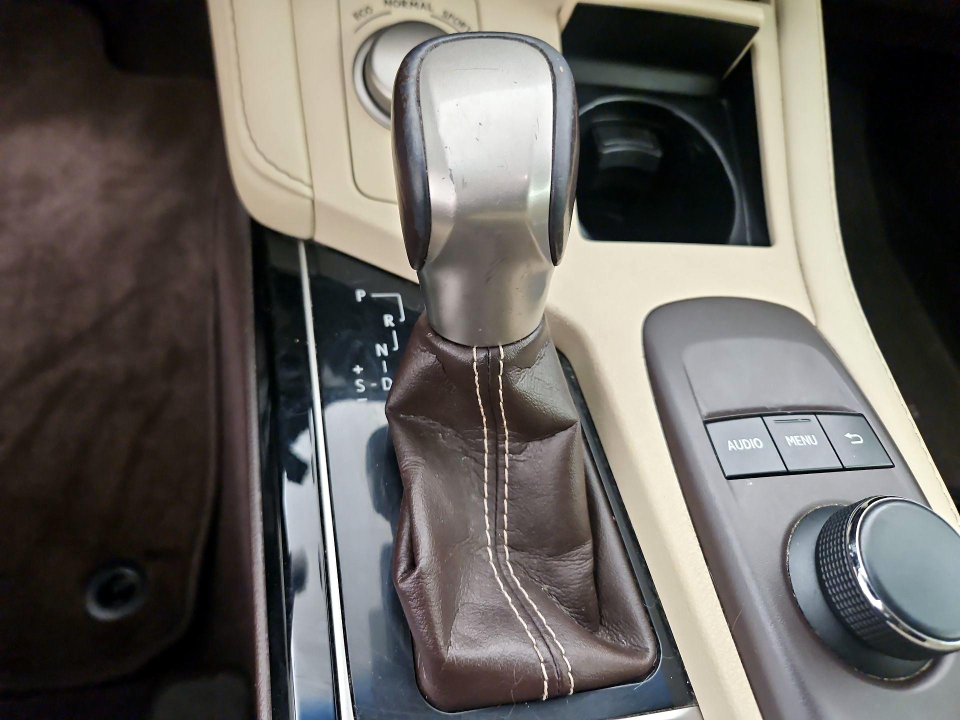 Thumbnail: 2017 Lexus ES - 17