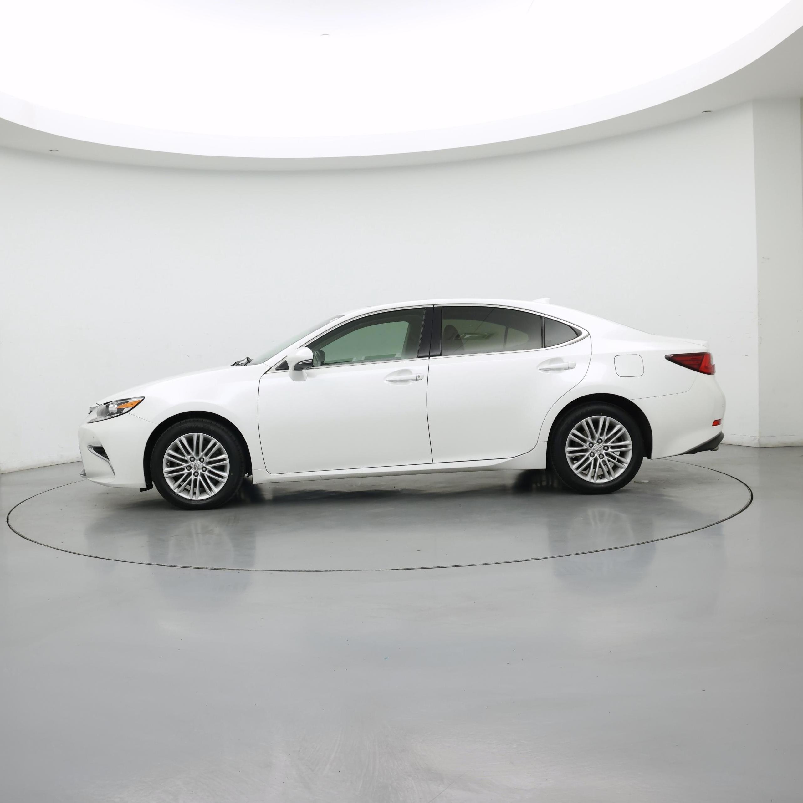 Thumbnail: 2017 Lexus ES - 3