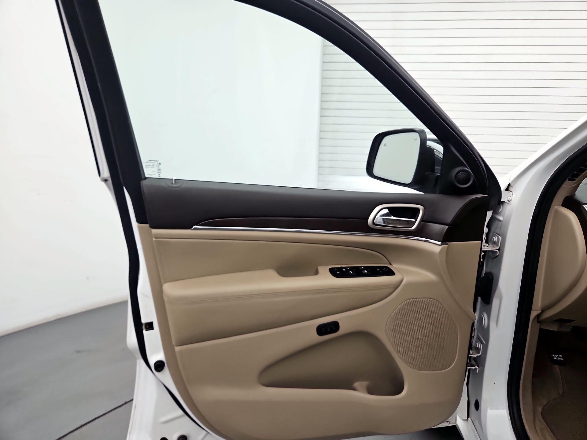 Thumbnail: 2014 Jeep Grand Cherokee - 12