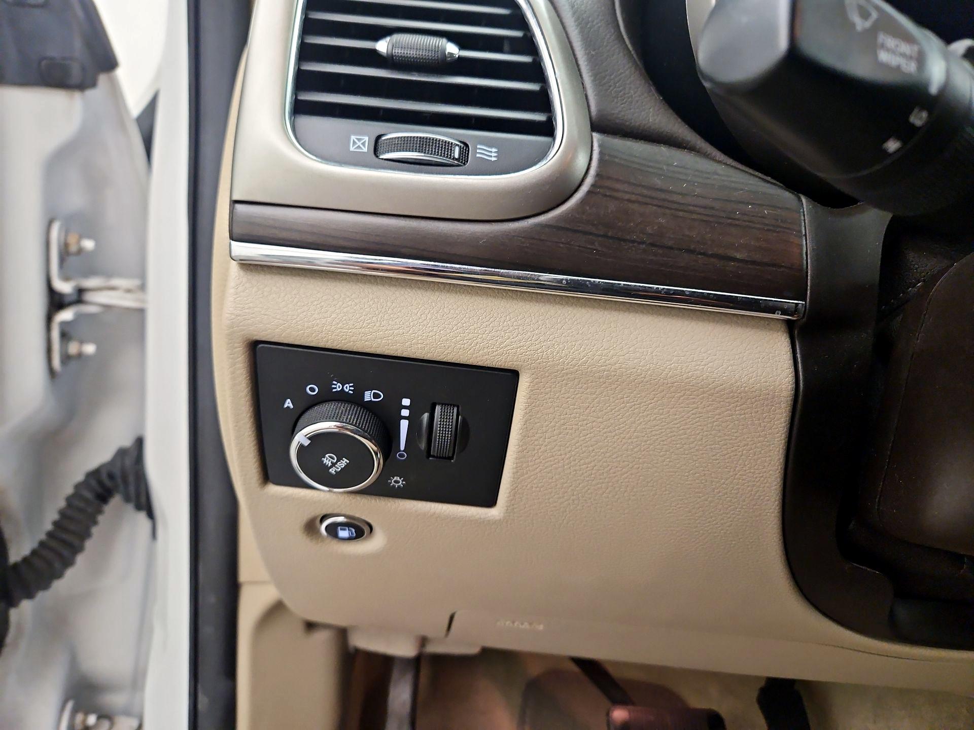 Thumbnail: 2014 Jeep Grand Cherokee - 13