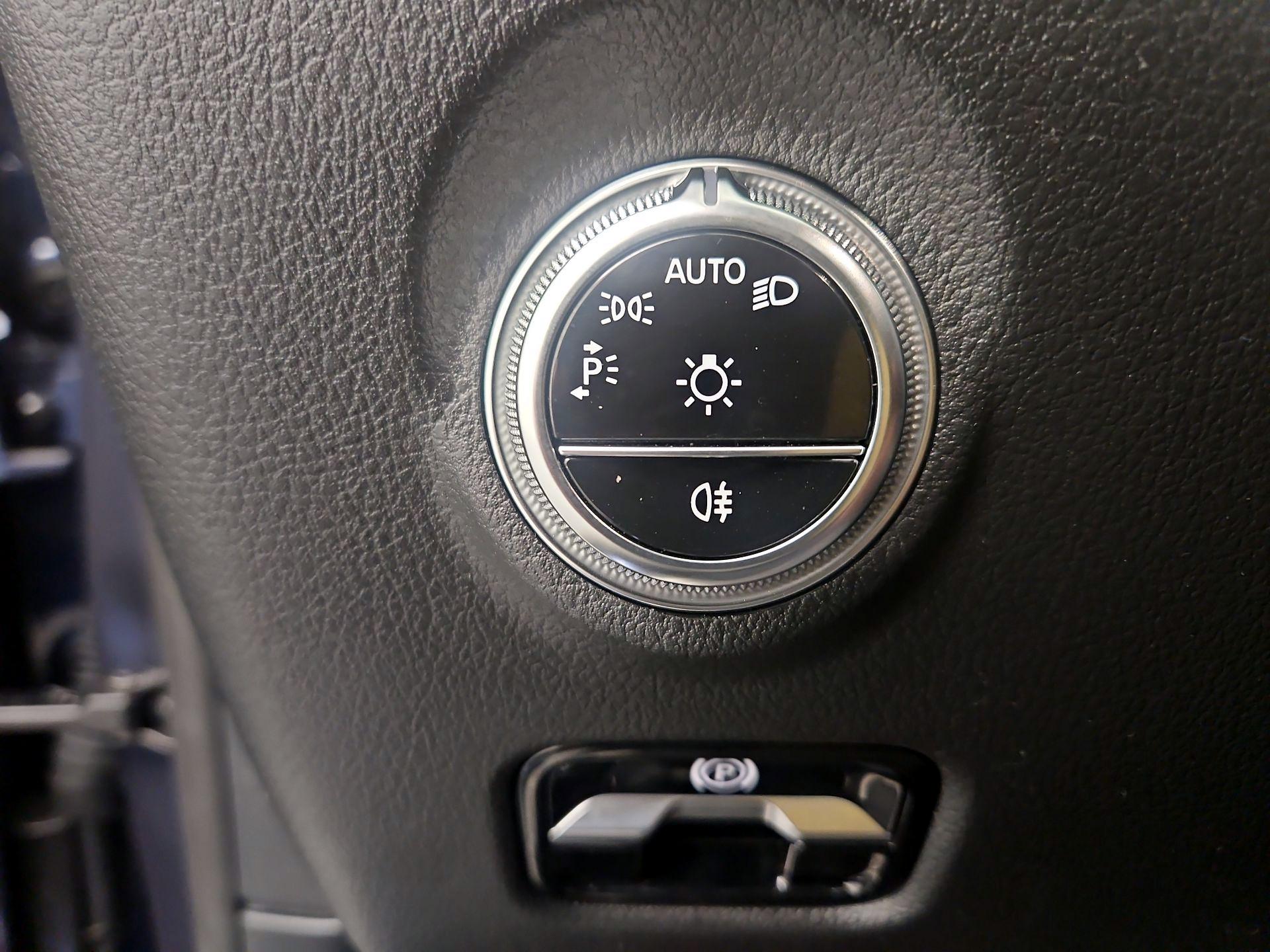 Thumbnail: 2024 Mercedes-Benz C-Class - 13