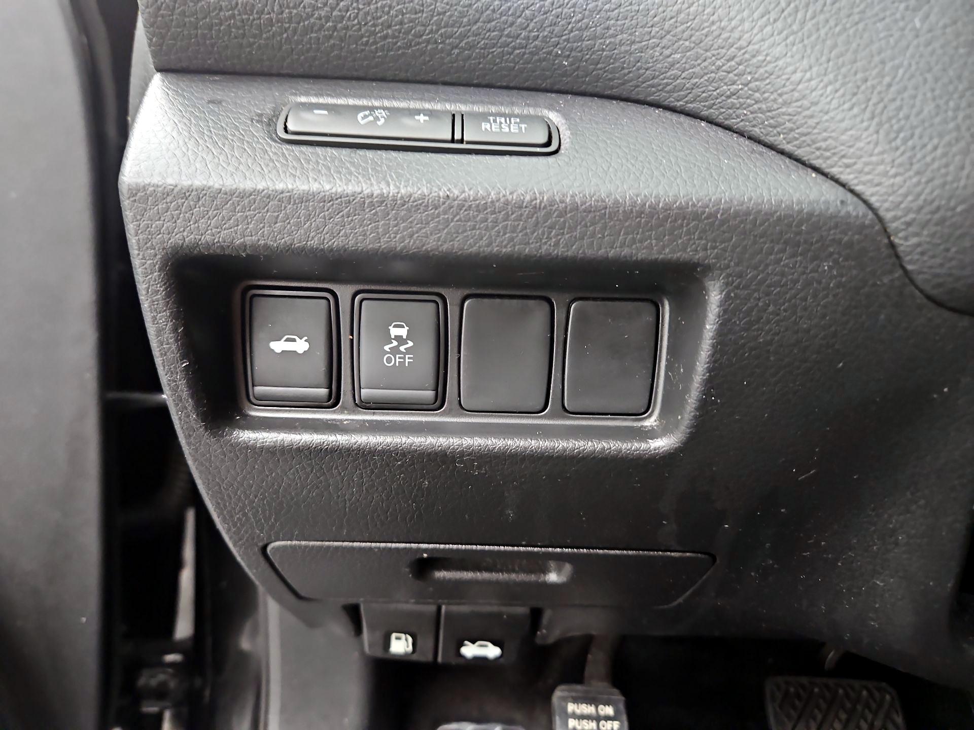 Thumbnail: 2018 Nissan Altima - 13