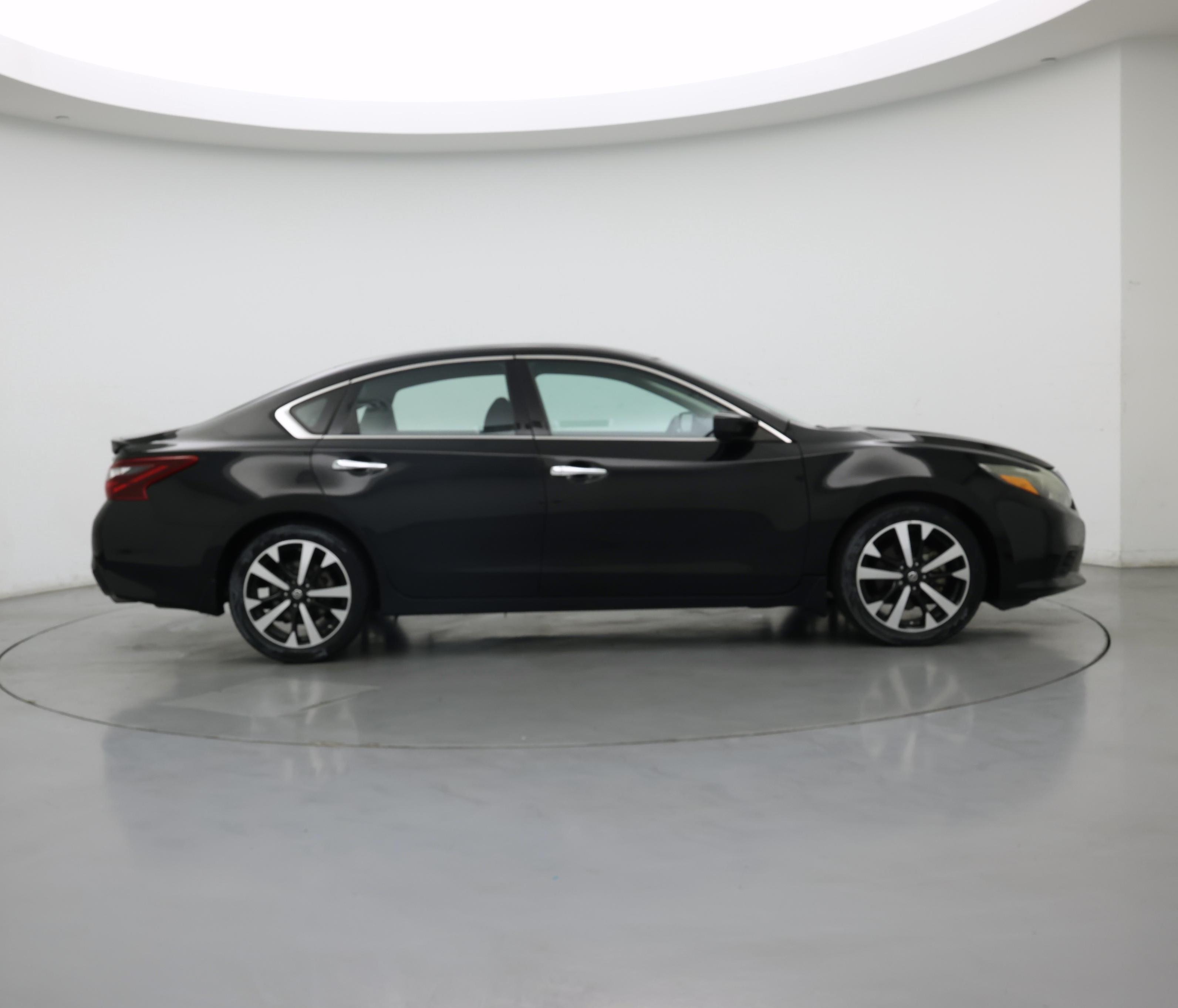 Thumbnail: 2018 Nissan Altima - 7