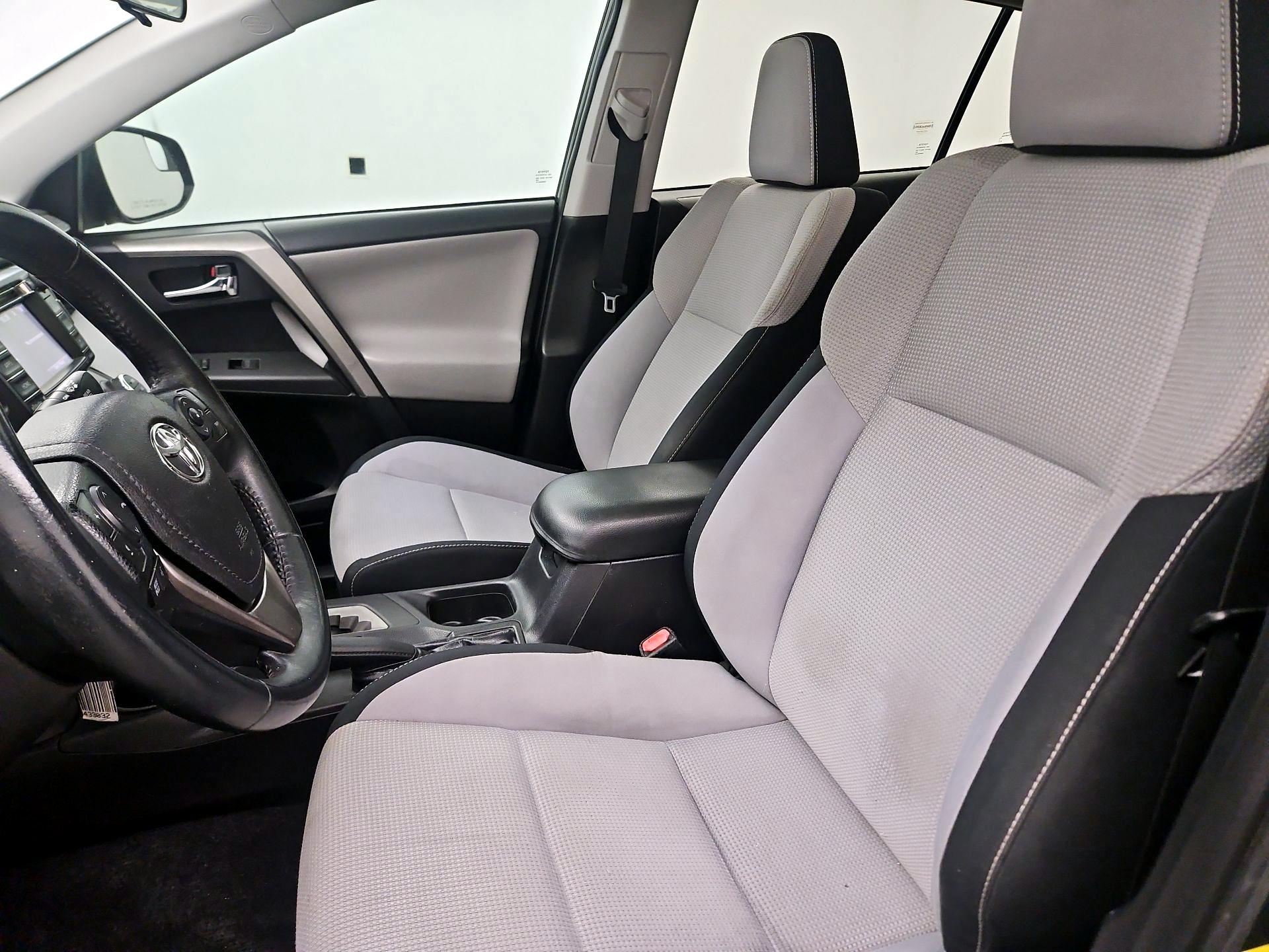 Thumbnail: 2016 Toyota RAV4 - 11