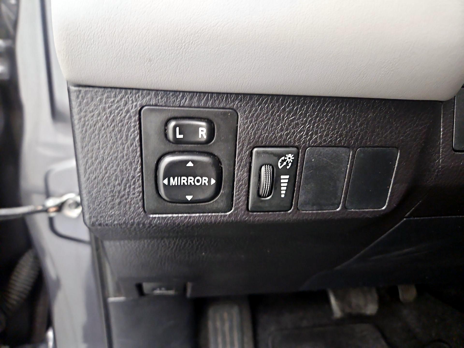 Thumbnail: 2016 Toyota RAV4 - 13