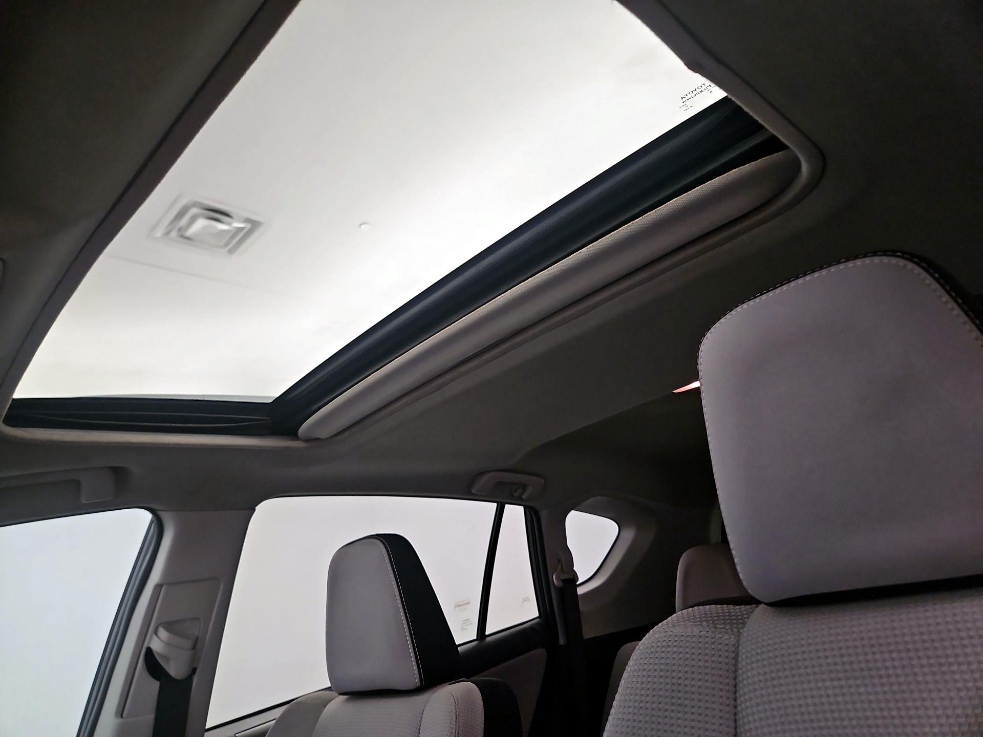 Thumbnail: 2016 Toyota RAV4 - 18