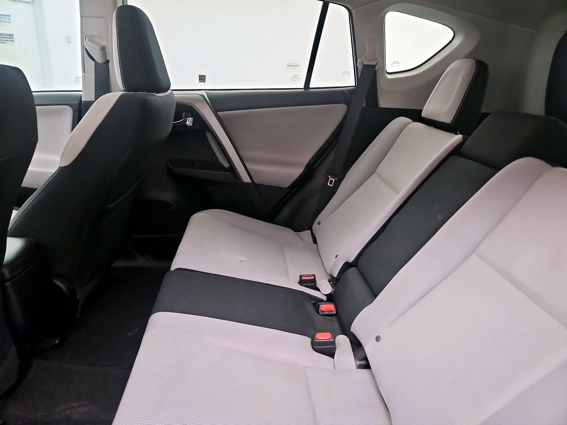 Thumbnail: 2016 Toyota RAV4 - 19