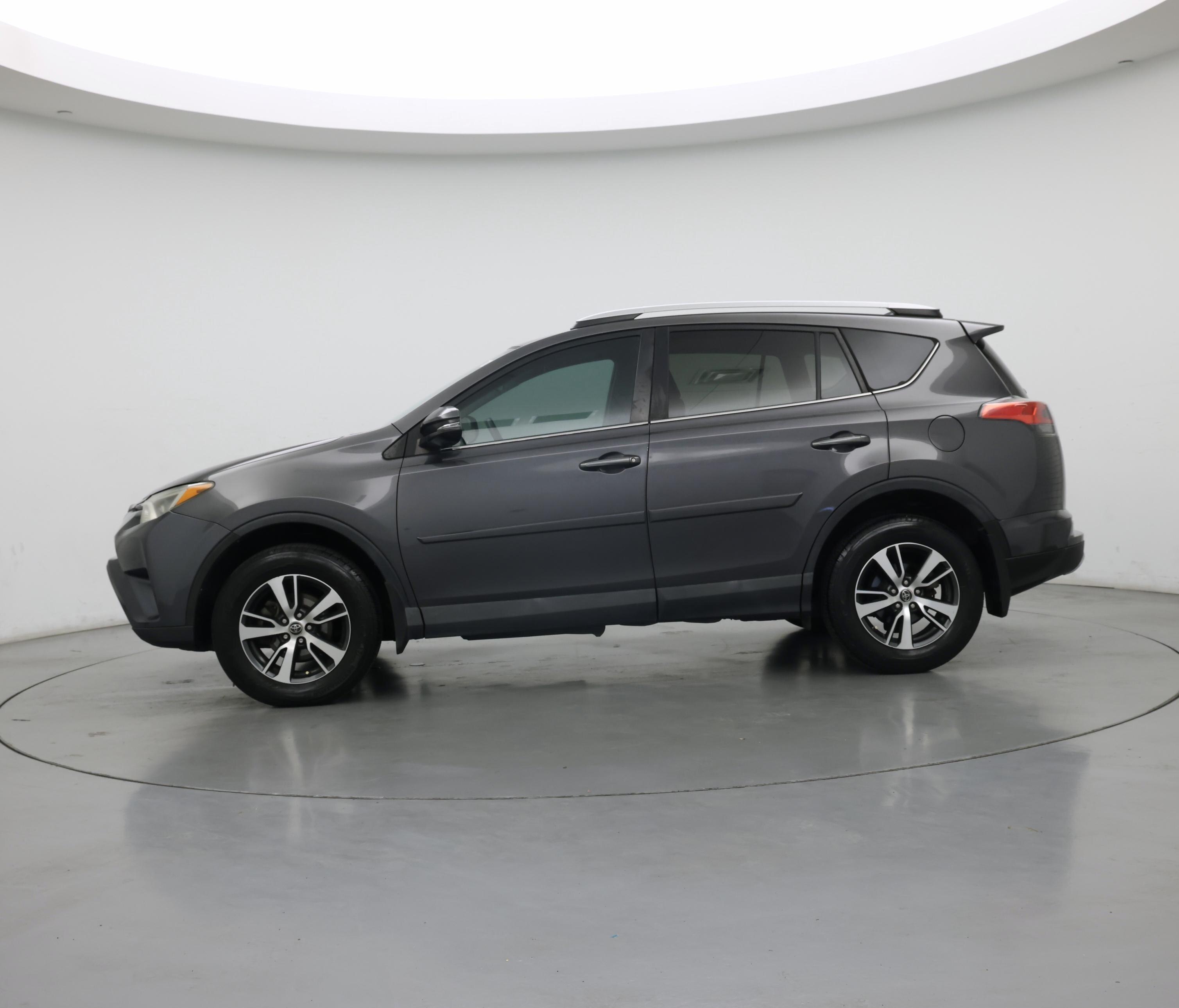 Thumbnail: 2016 Toyota RAV4 - 3