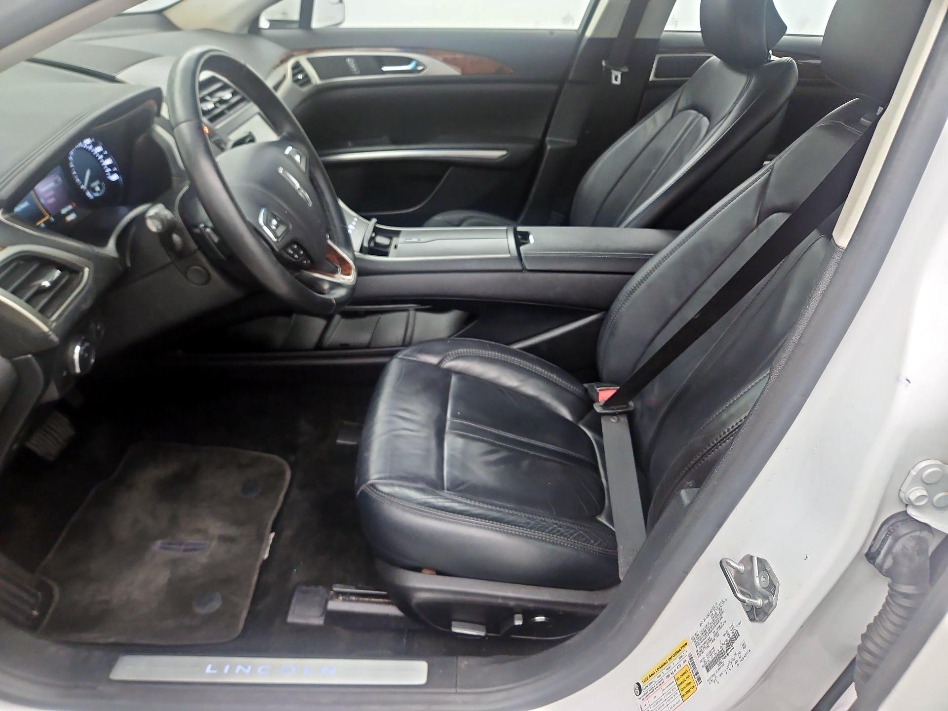 Thumbnail: 2016 Lincoln MKZ - 11