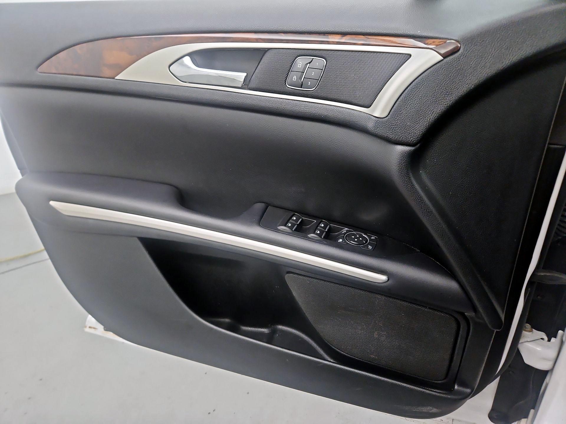 Thumbnail: 2016 Lincoln MKZ - 12
