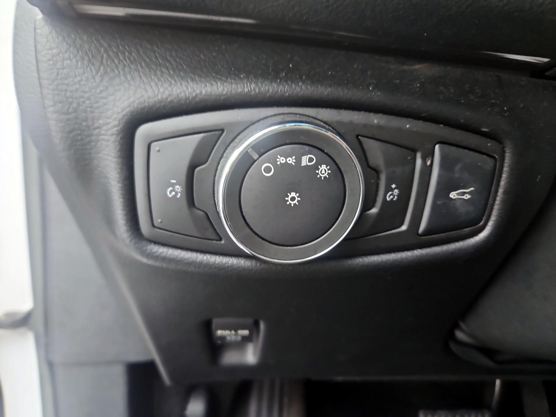 Thumbnail: 2016 Lincoln MKZ - 13