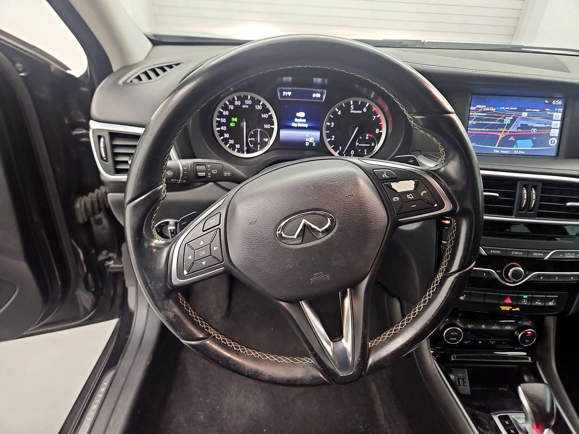 Thumbnail: 2017 INFINITI QX30 - 10