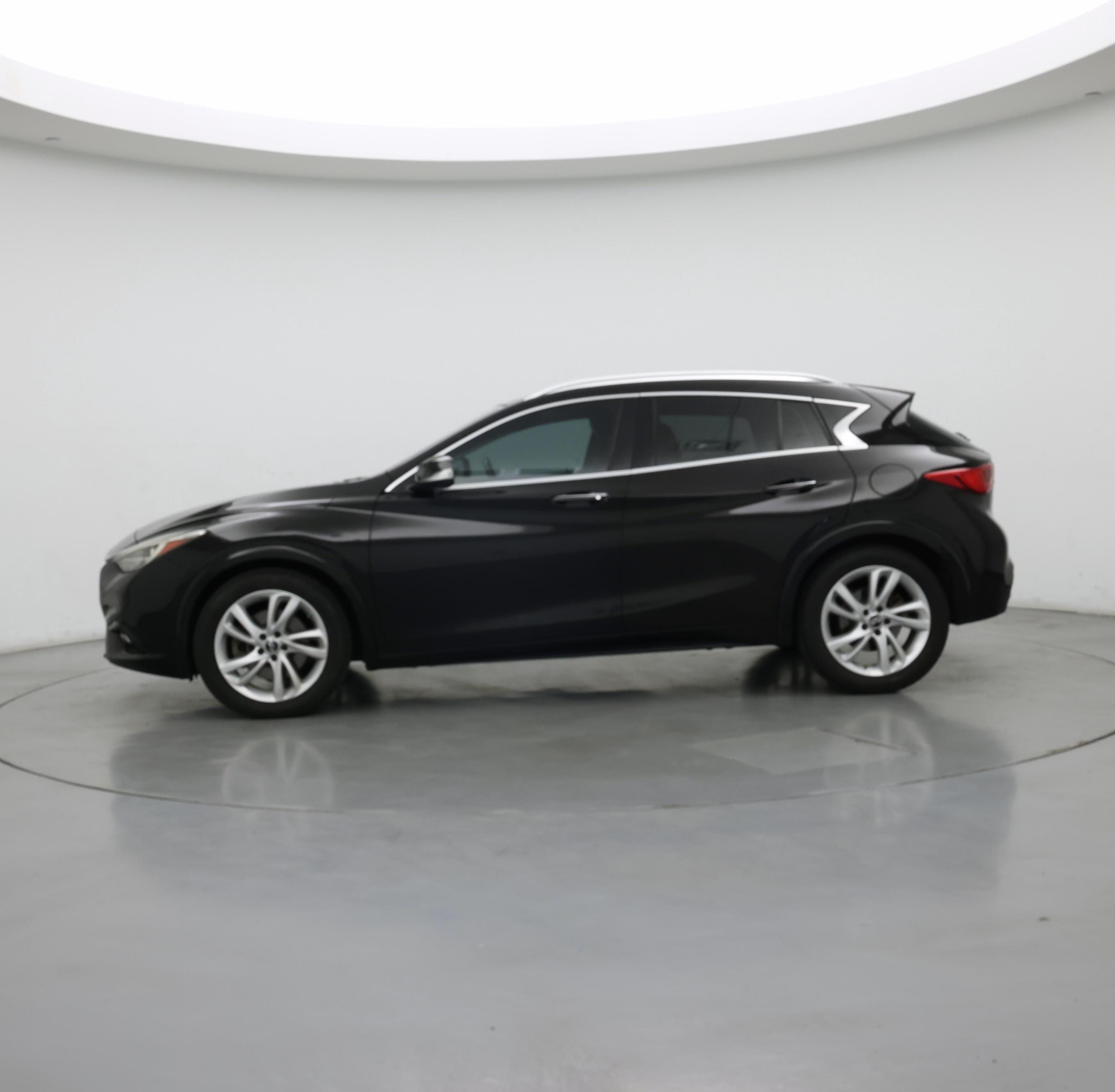 Thumbnail: 2017 INFINITI QX30 - 3