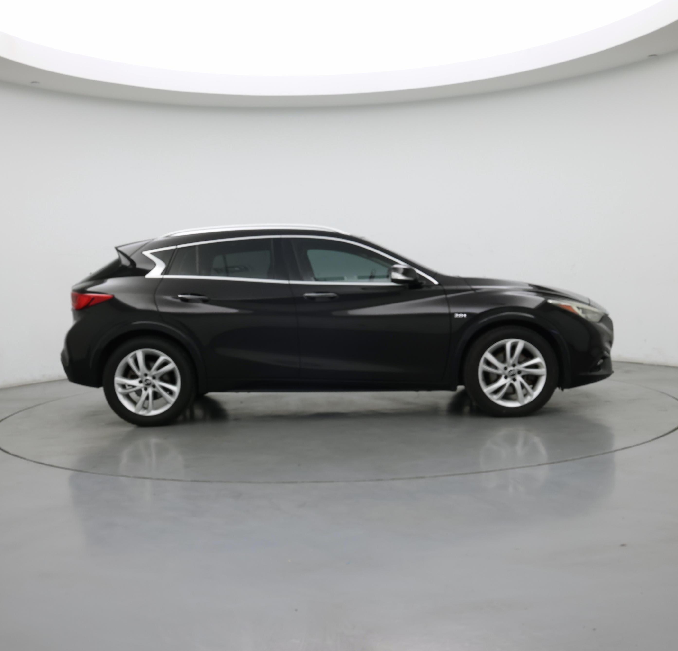 Thumbnail: 2017 INFINITI QX30 - 7