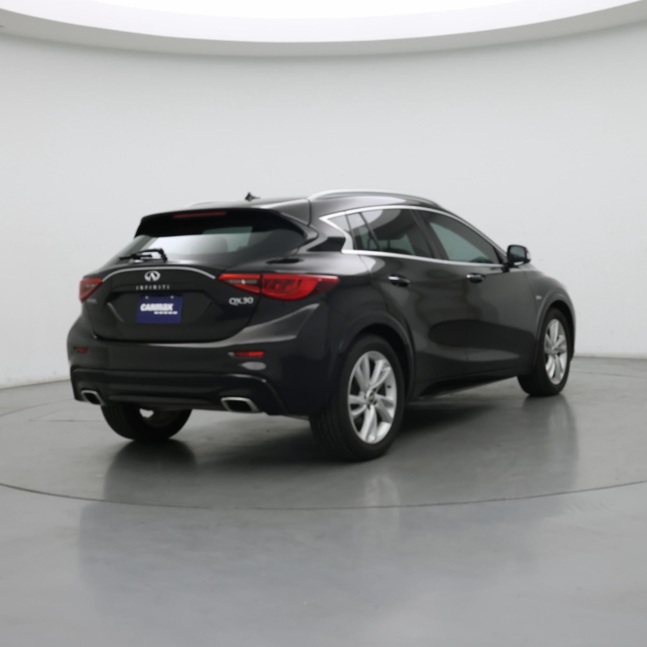 Thumbnail: 2017 INFINITI QX30 - 8