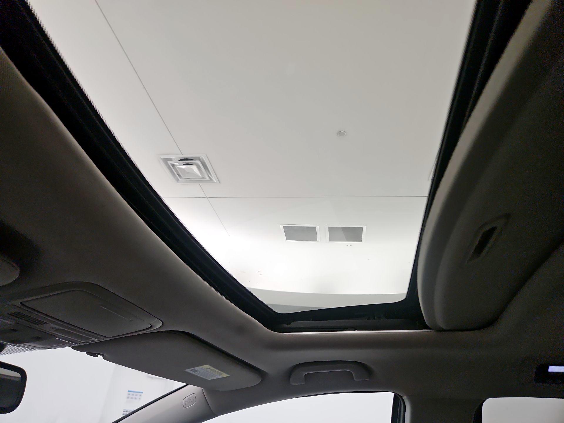 Thumbnail: 2015 Honda Odyssey - 18