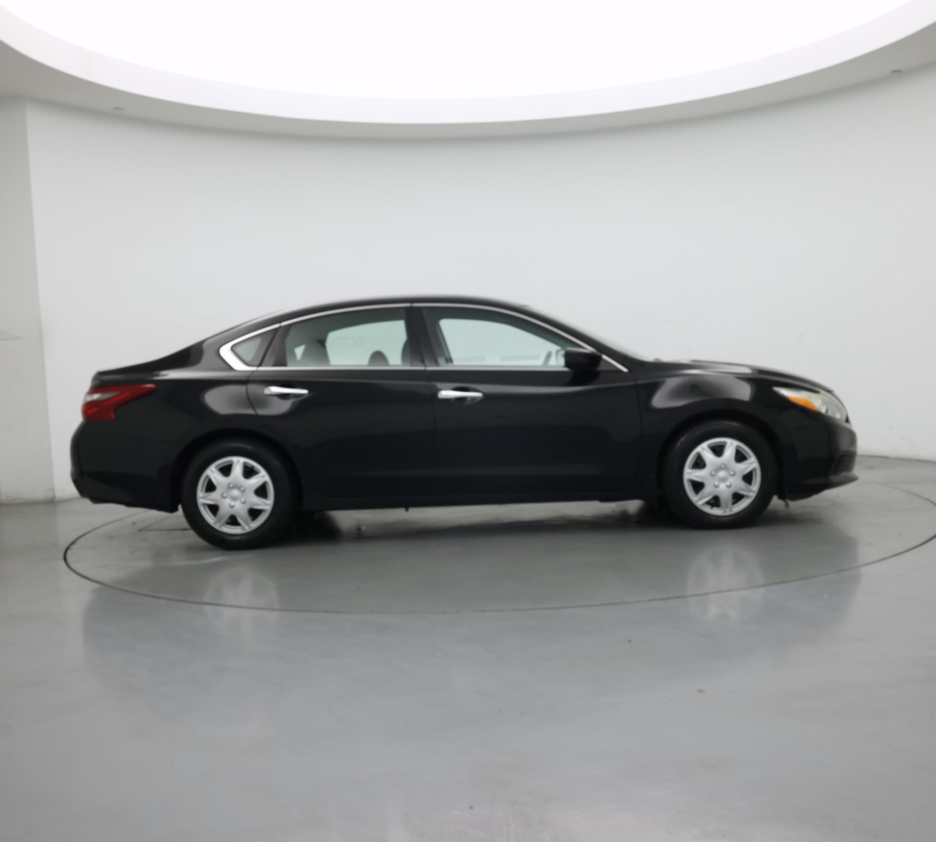 Thumbnail: 2018 Nissan Altima - 7