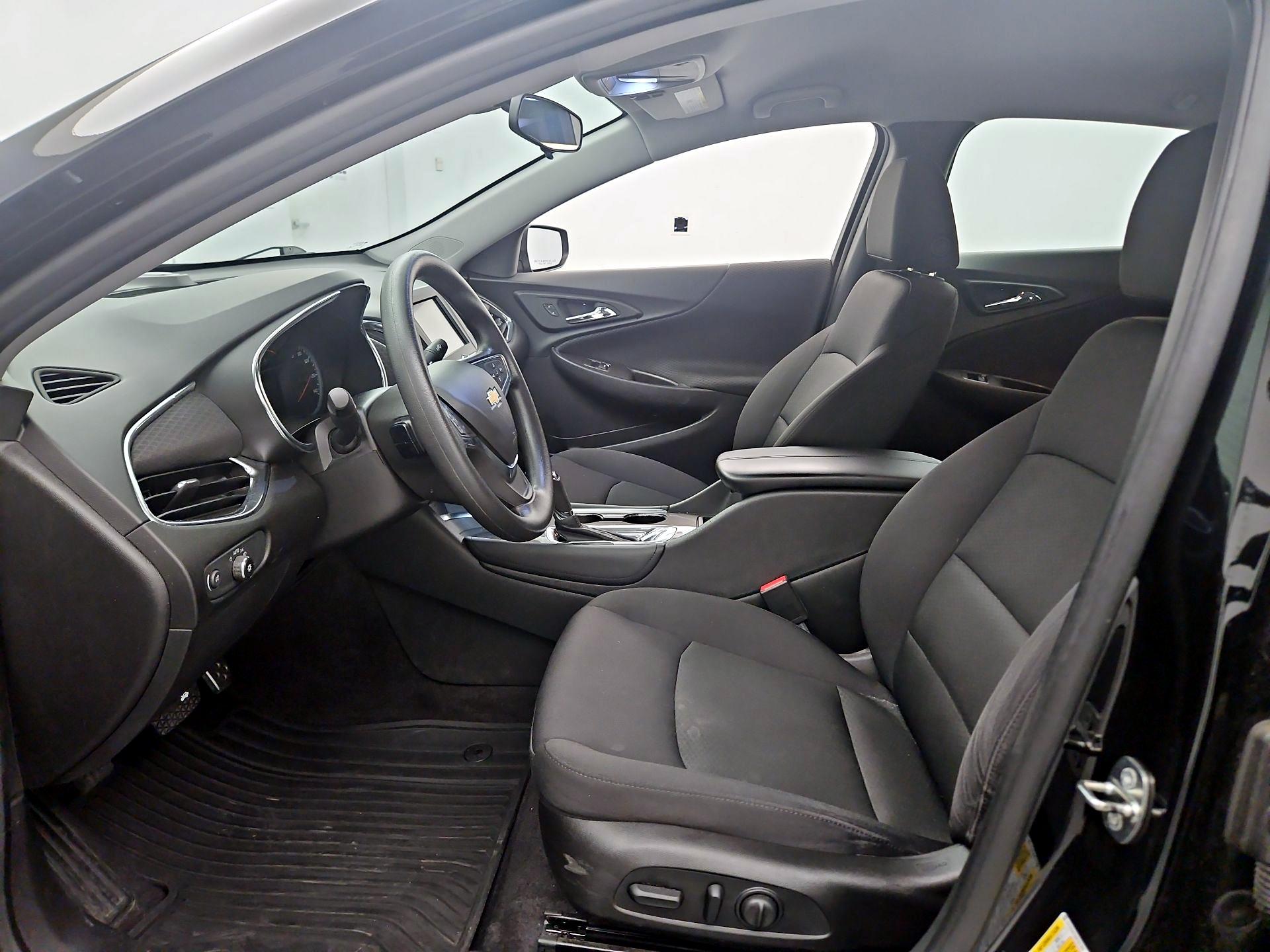 Thumbnail: 2017 Chevrolet Malibu - 11