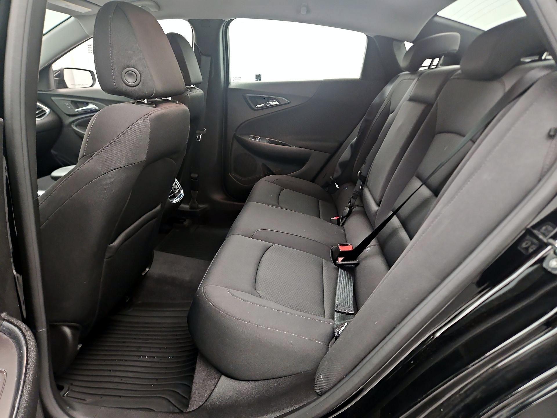 Thumbnail: 2017 Chevrolet Malibu - 18