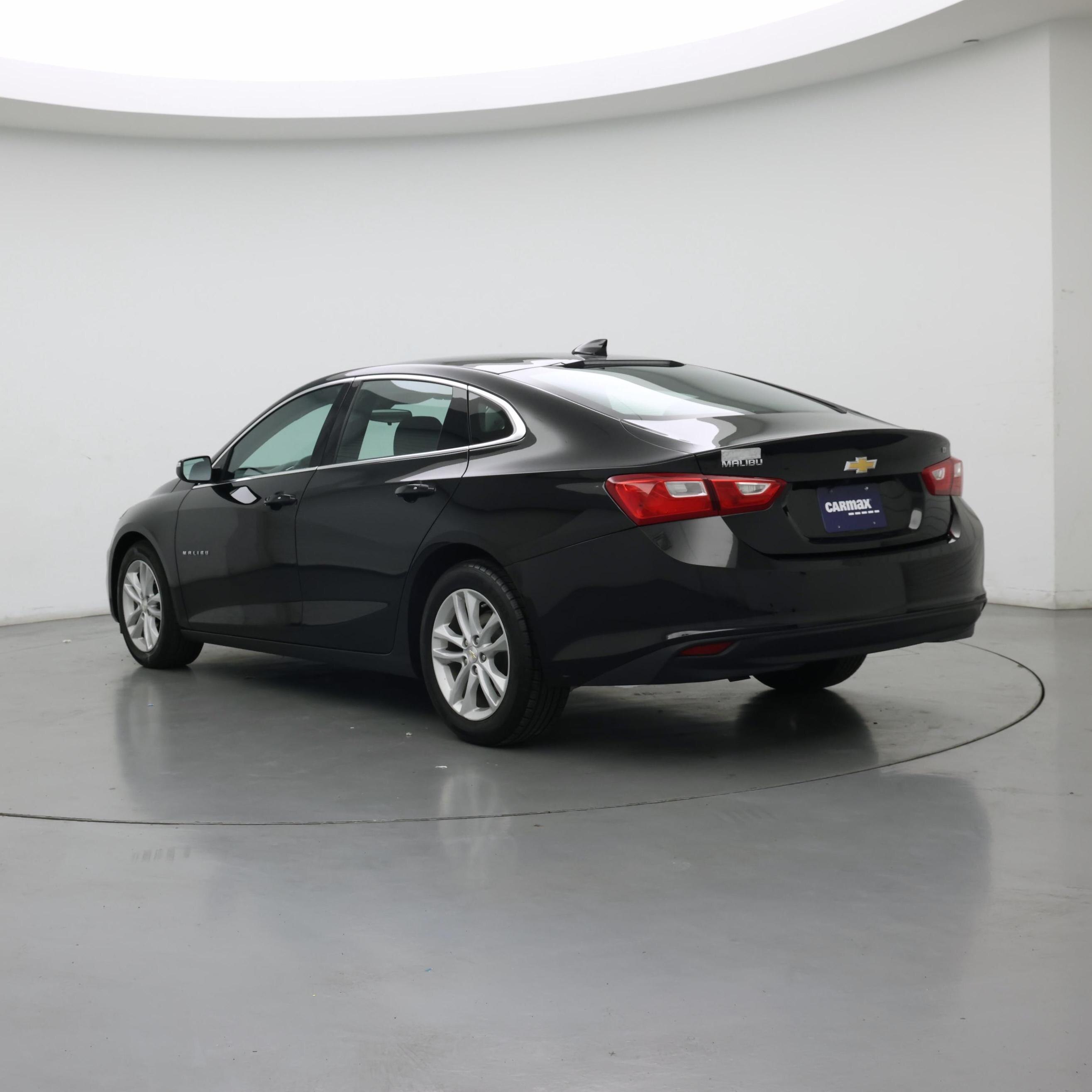 Thumbnail: 2017 Chevrolet Malibu - 2