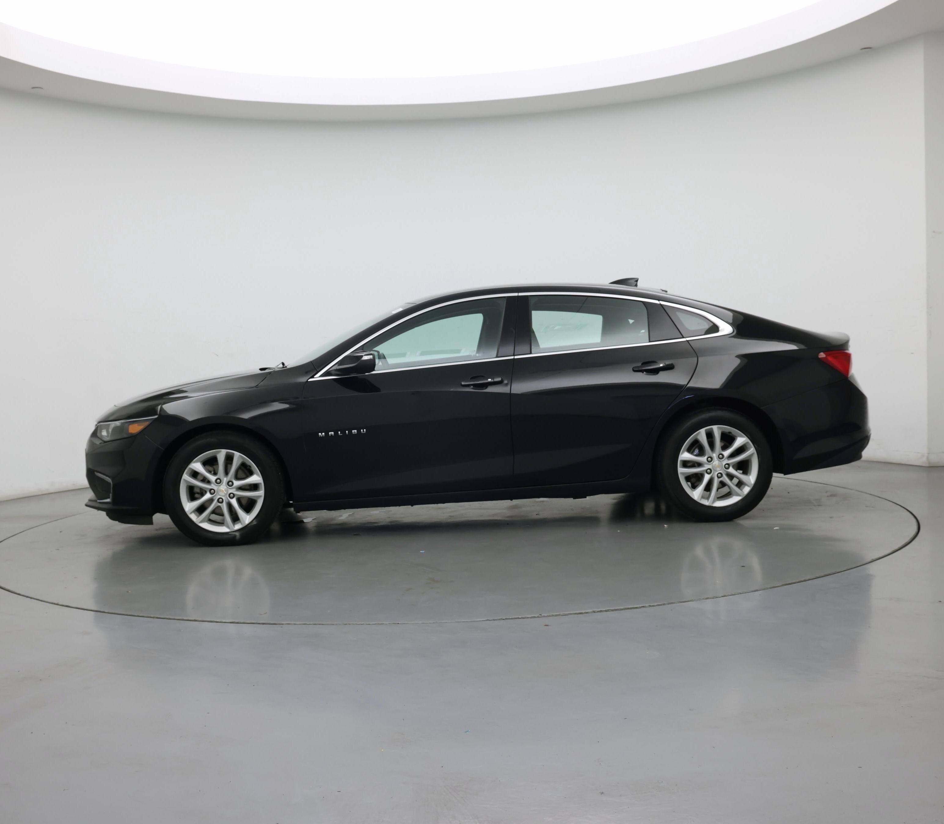 Thumbnail: 2017 Chevrolet Malibu - 3