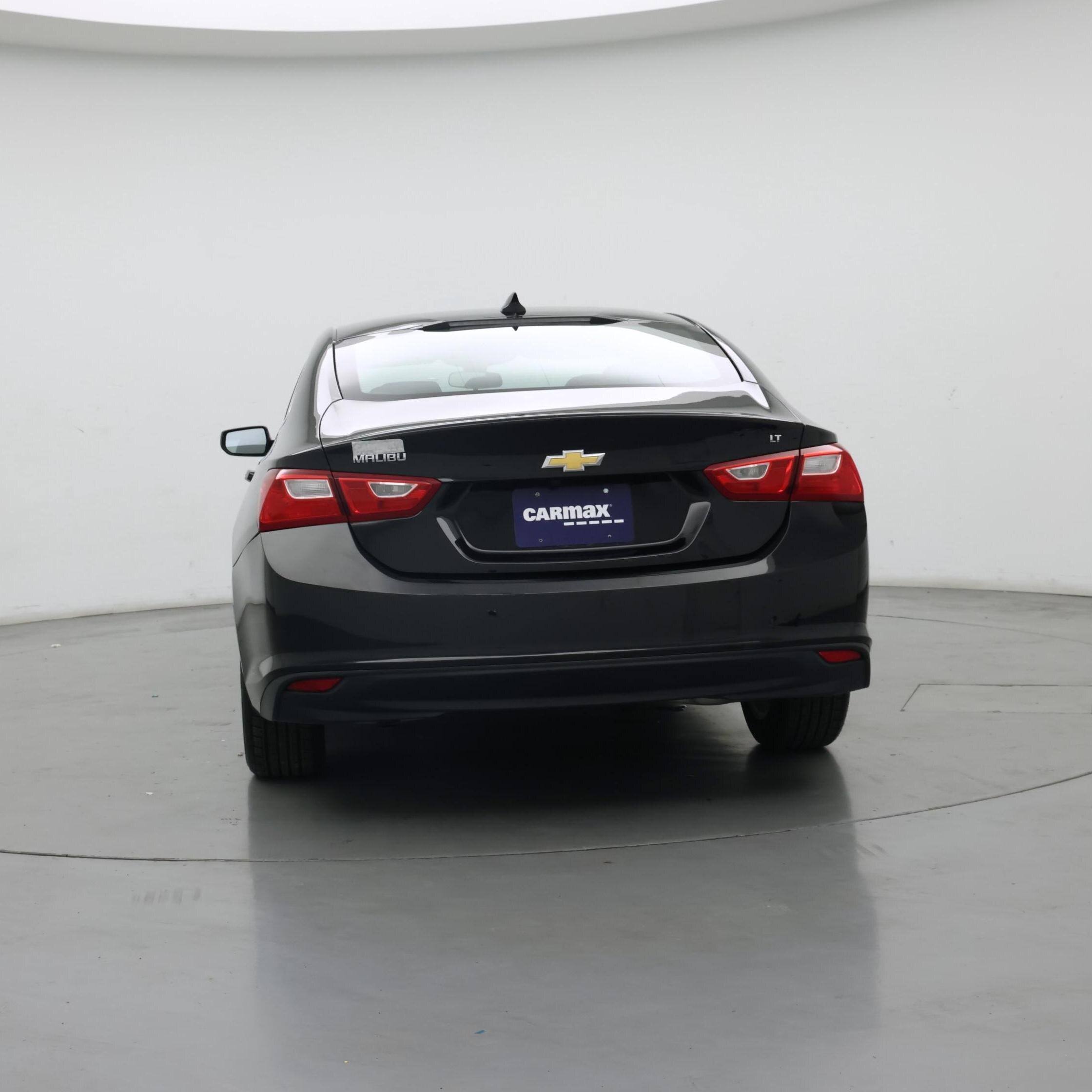 Thumbnail: 2017 Chevrolet Malibu - 6